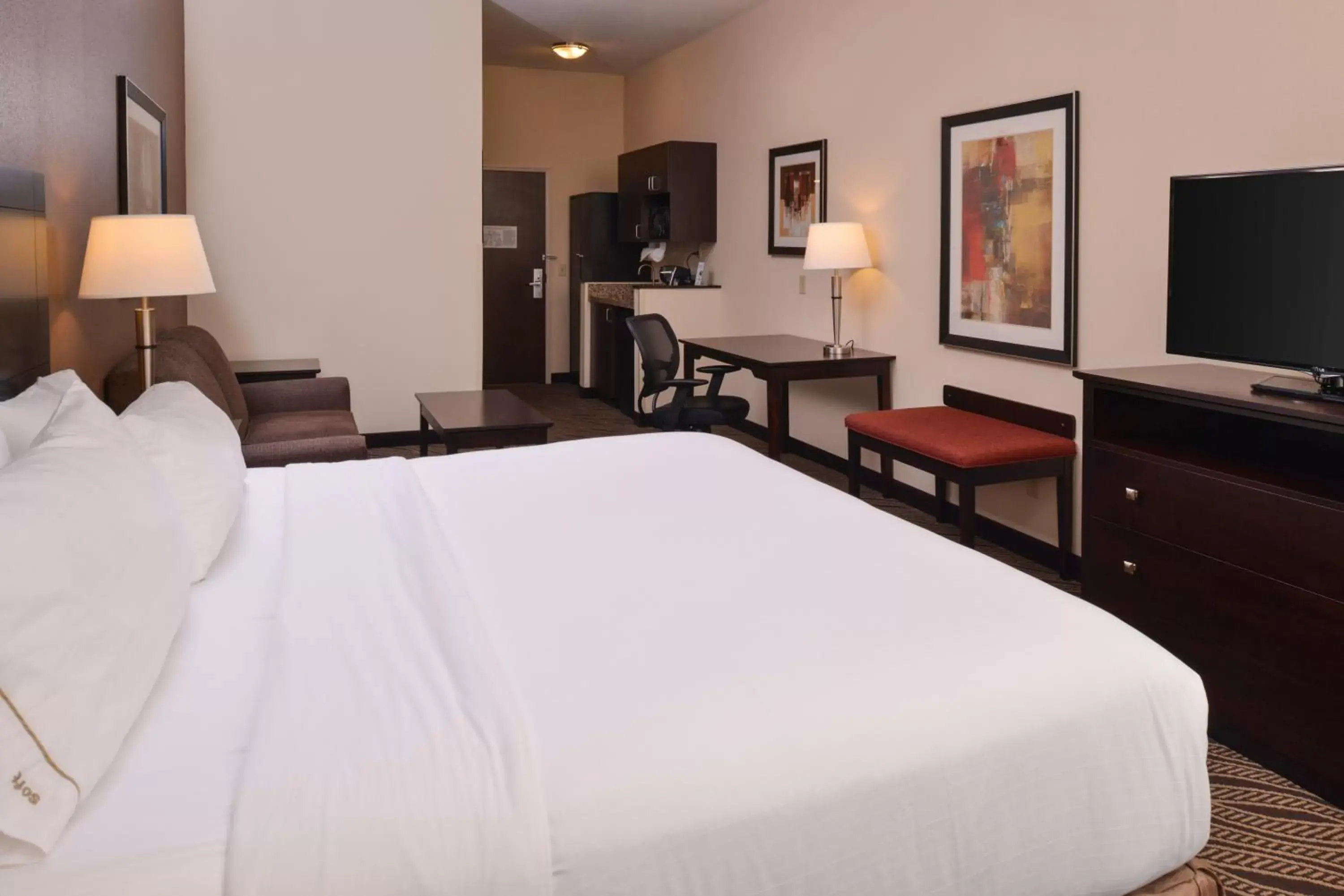 Bed in Holiday Inn Express & Suites Washington - Meadow Lands, an IHG Hotel