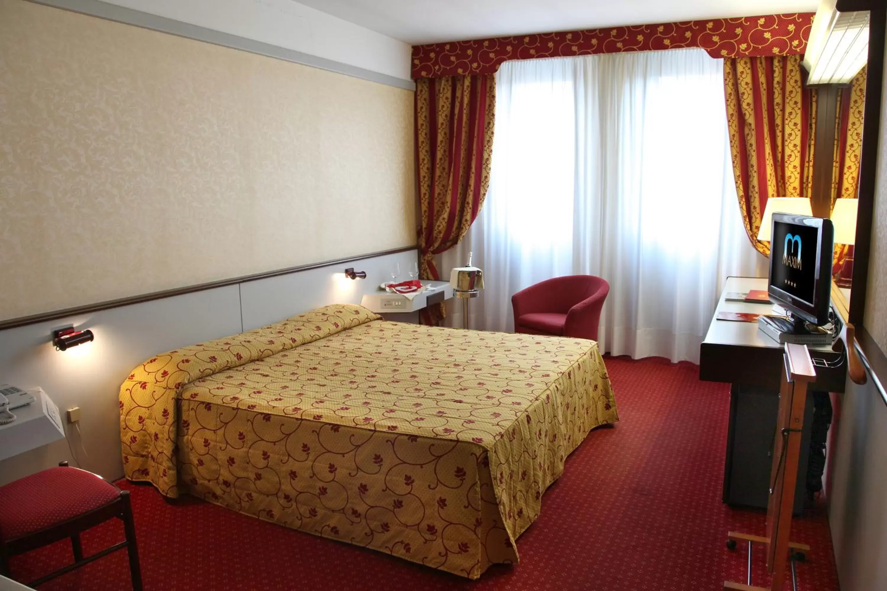 Photo of the whole room, Bed in Hotel Maxim Photo of the whole room, Bed in Hotel Maxim