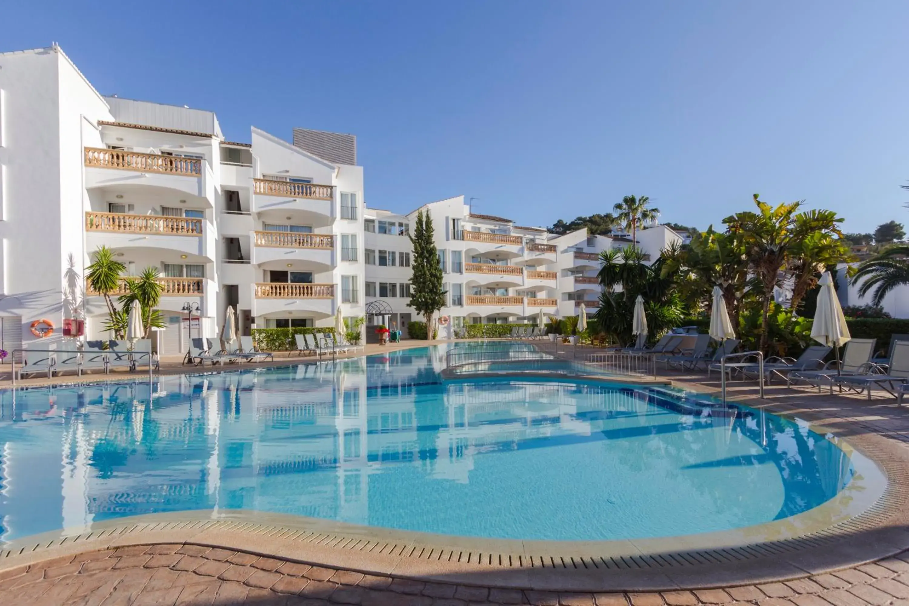 Facade/entrance, Swimming Pool in Hotel La Pergola Mallorca