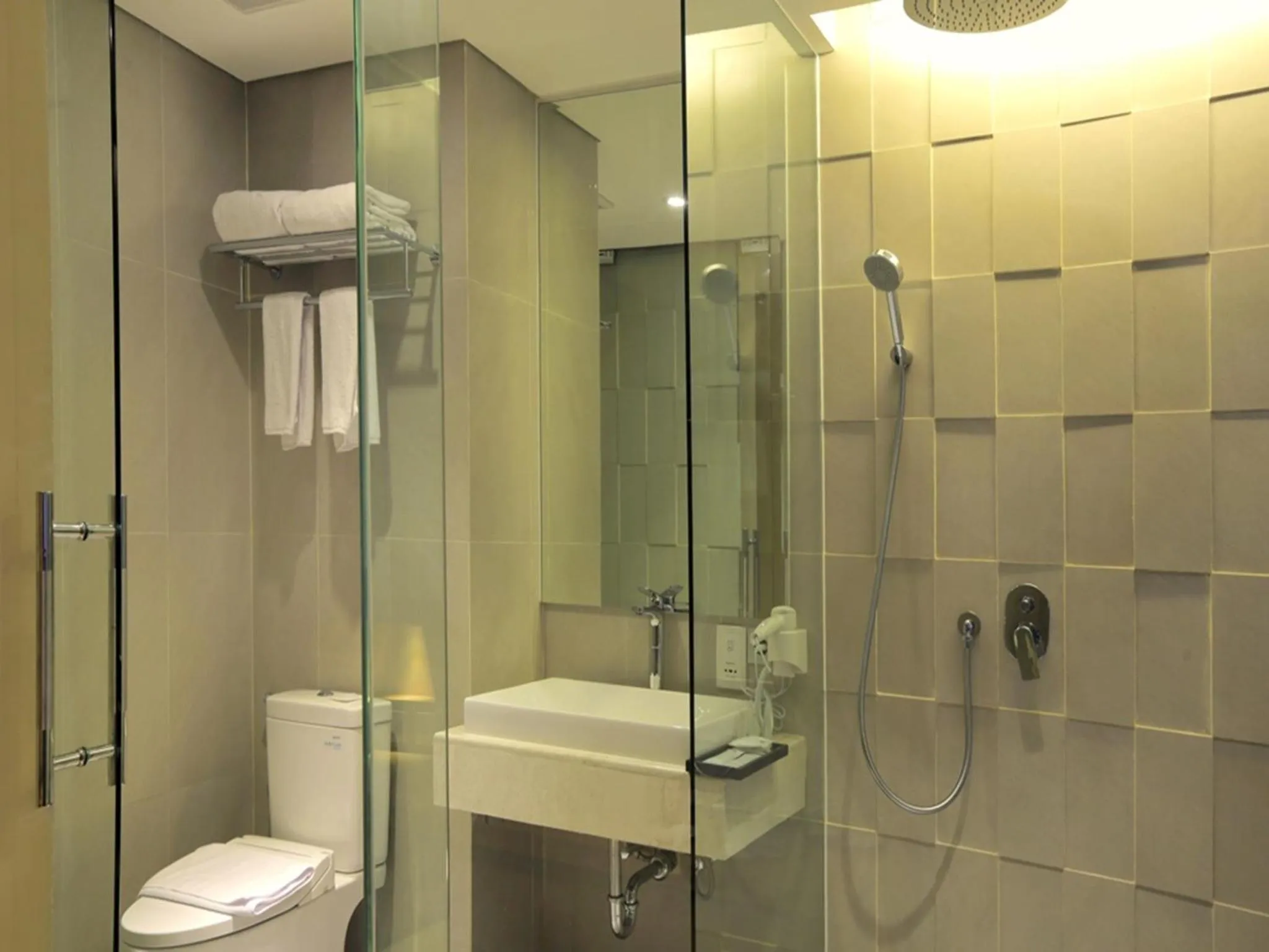 Bathroom in Bedrock Hotel Kuta