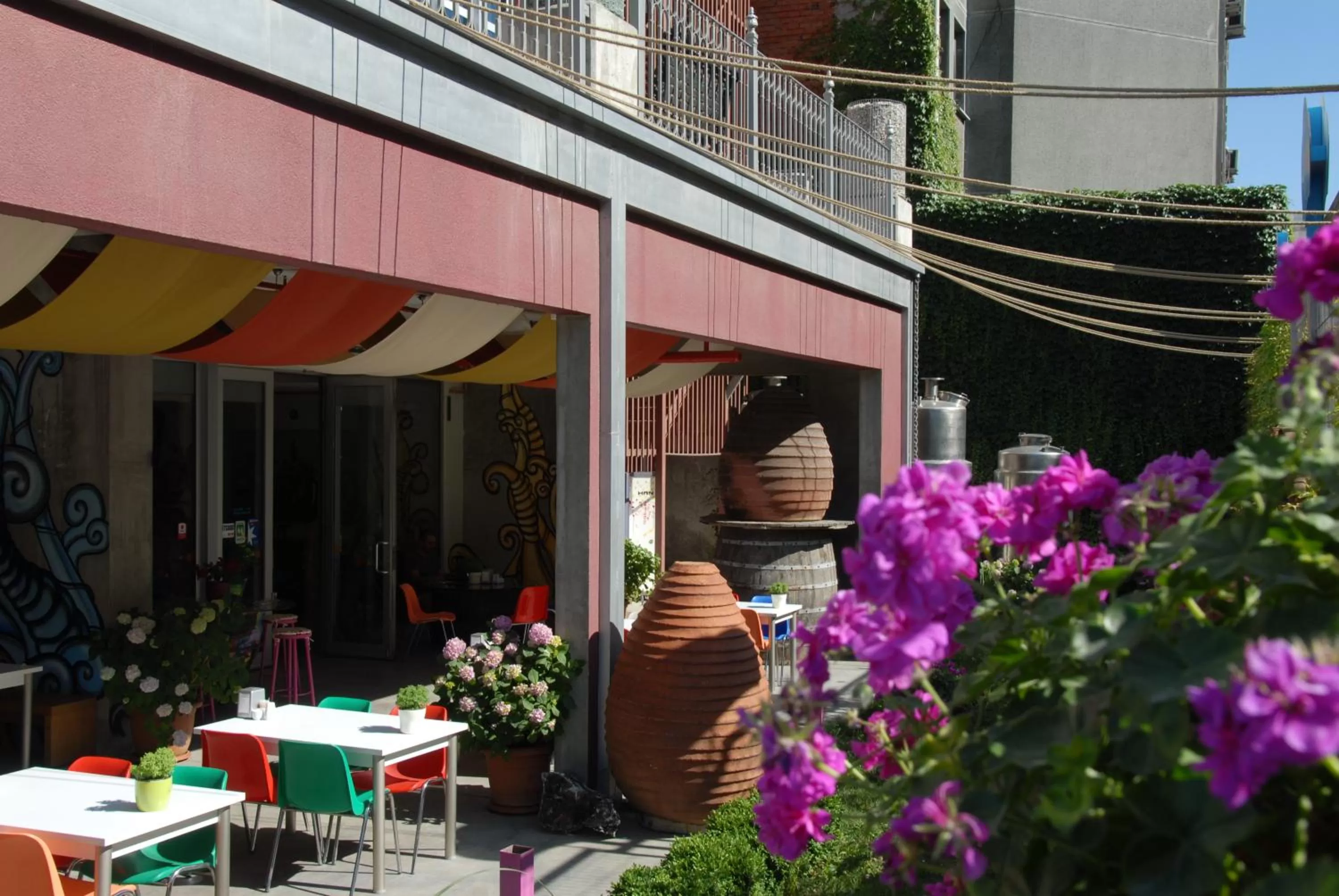 Restaurant/places to eat in Han Hotel