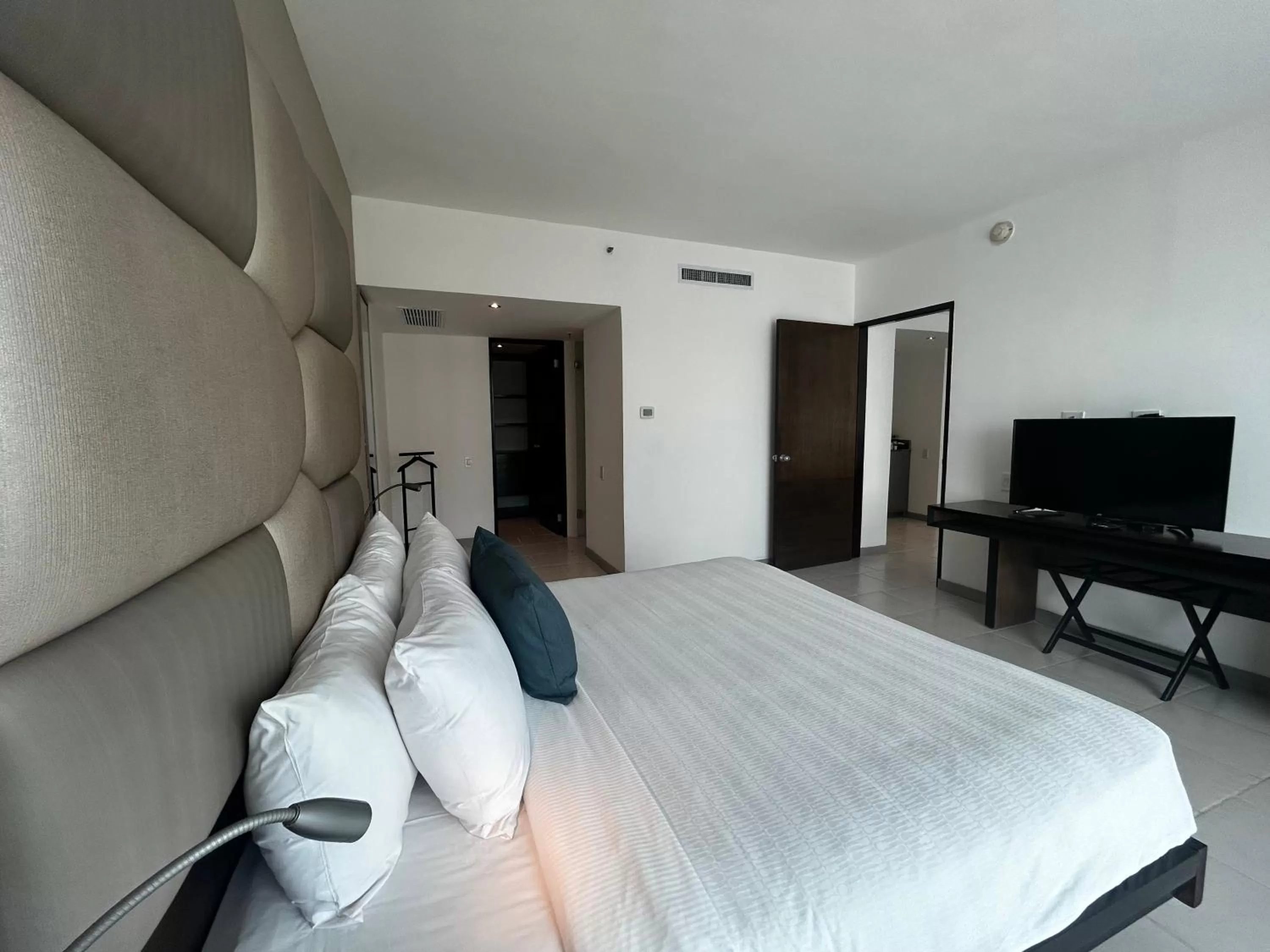 Bed in Decapolis Hotel Panama City