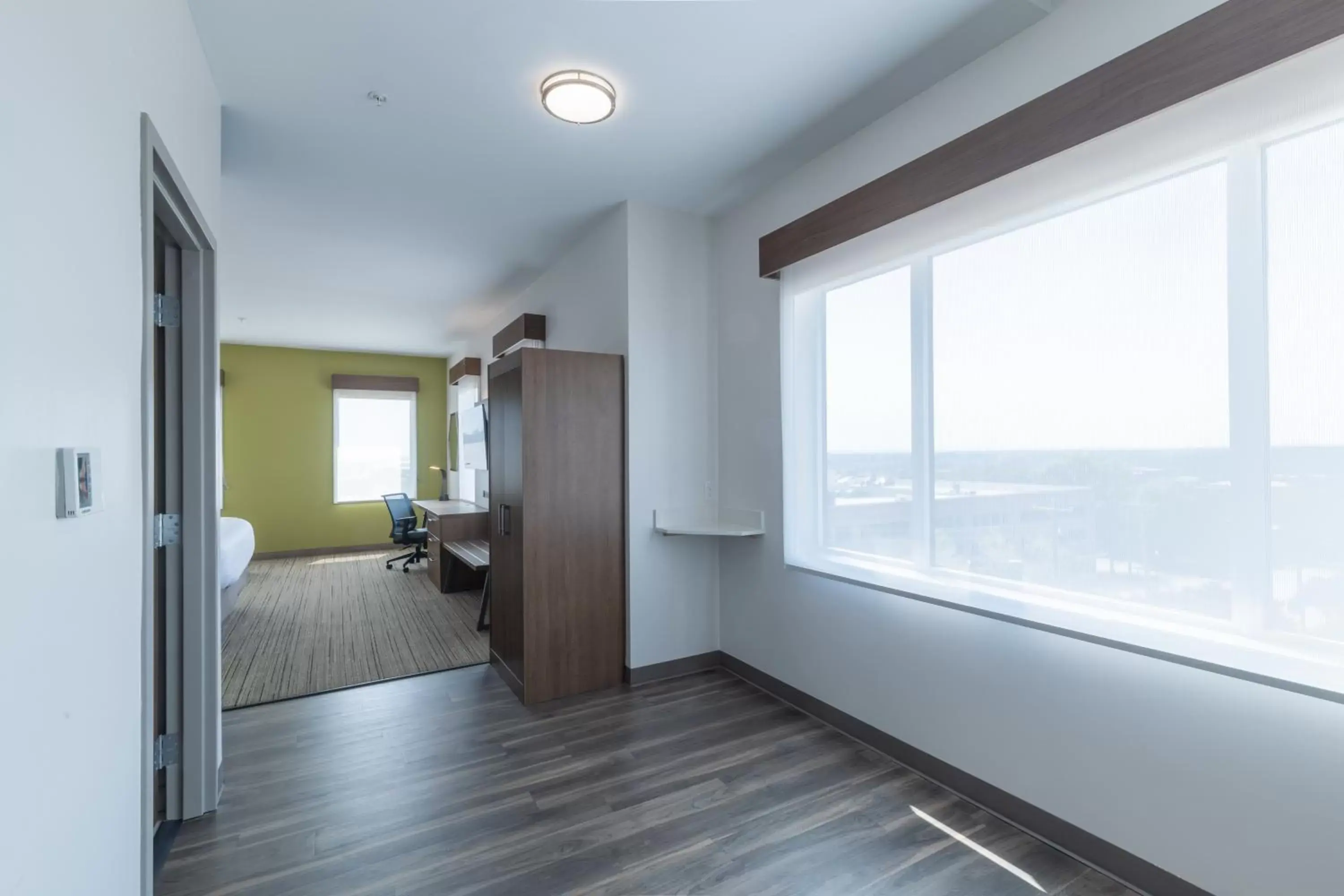 Photo of the whole room, Bathroom in Holiday Inn Express & Suites Columbia Downtown The Vista, an IHG Hotel