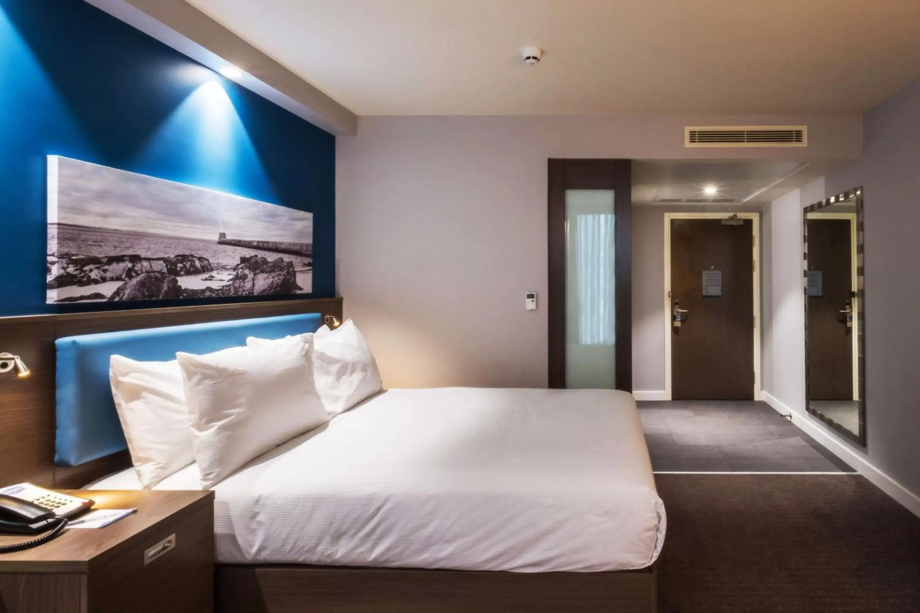 Bed in Hampton By Hilton Aberdeen Airport