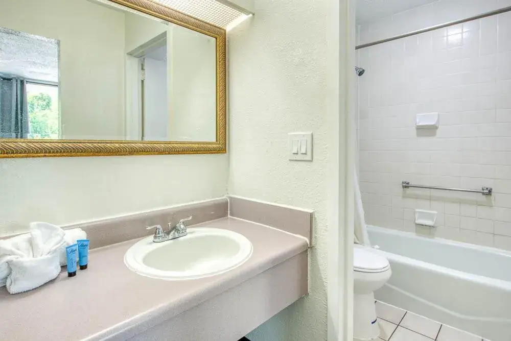 Bathroom in Zen Living Suites Extended Stay - Jacksonville - Orange Park