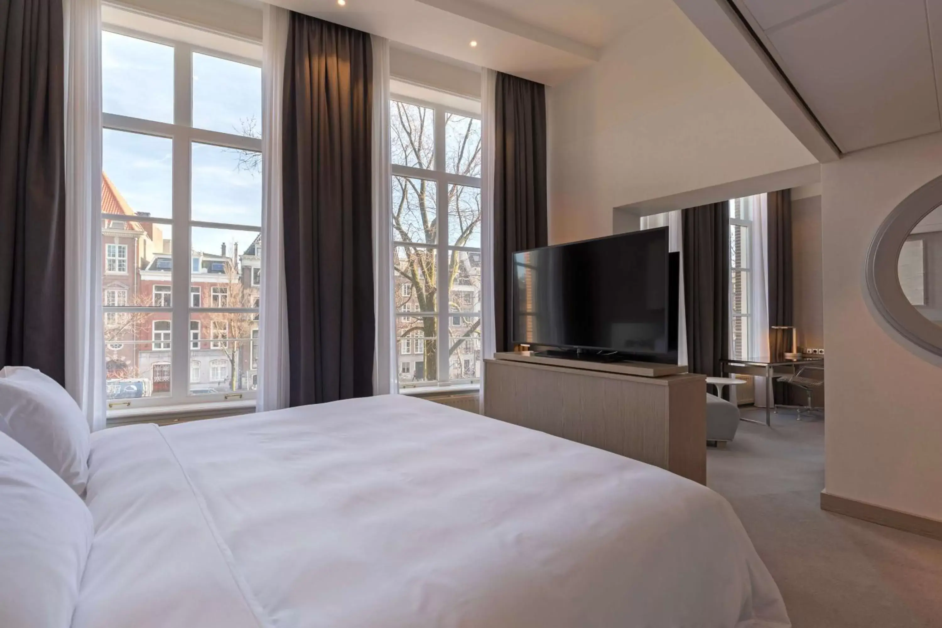 Bedroom, TV/Entertainment Center in Radisson Blu Hotel, Amsterdam City Center