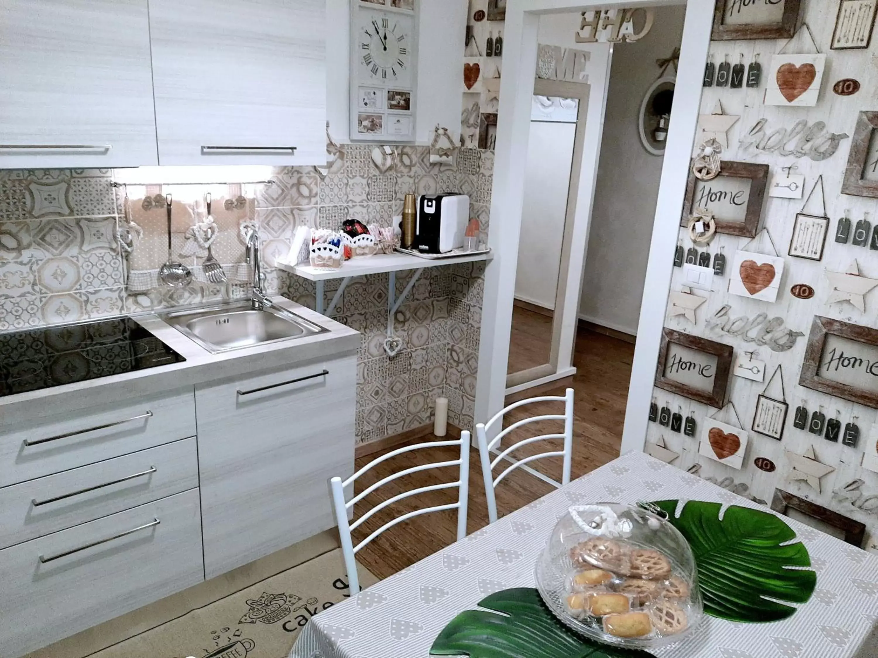 Living room, Kitchen/Kitchenette in San Pietro Shabby Chic Apartment