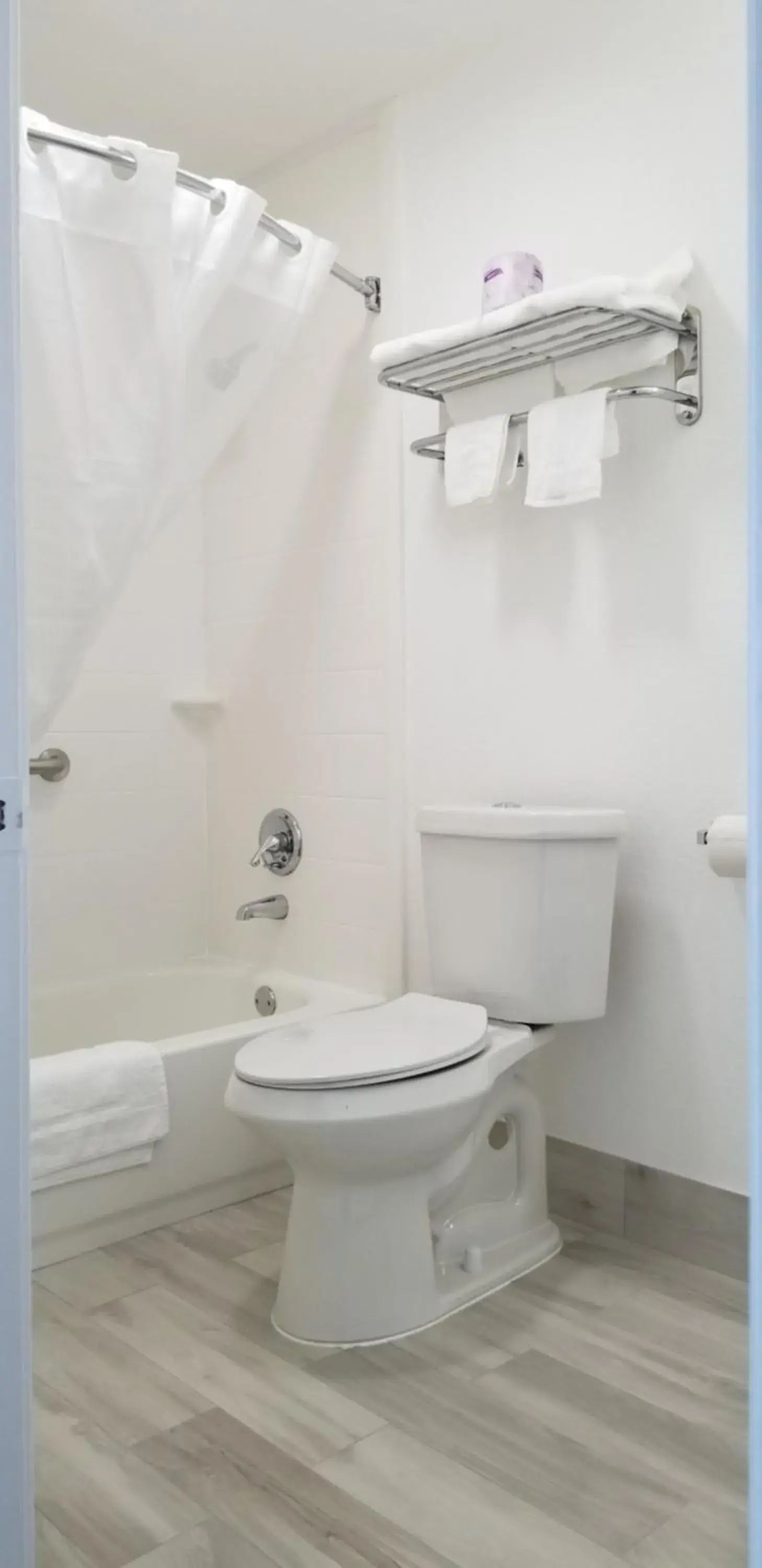 Bathroom in Key West Inn - Boaz