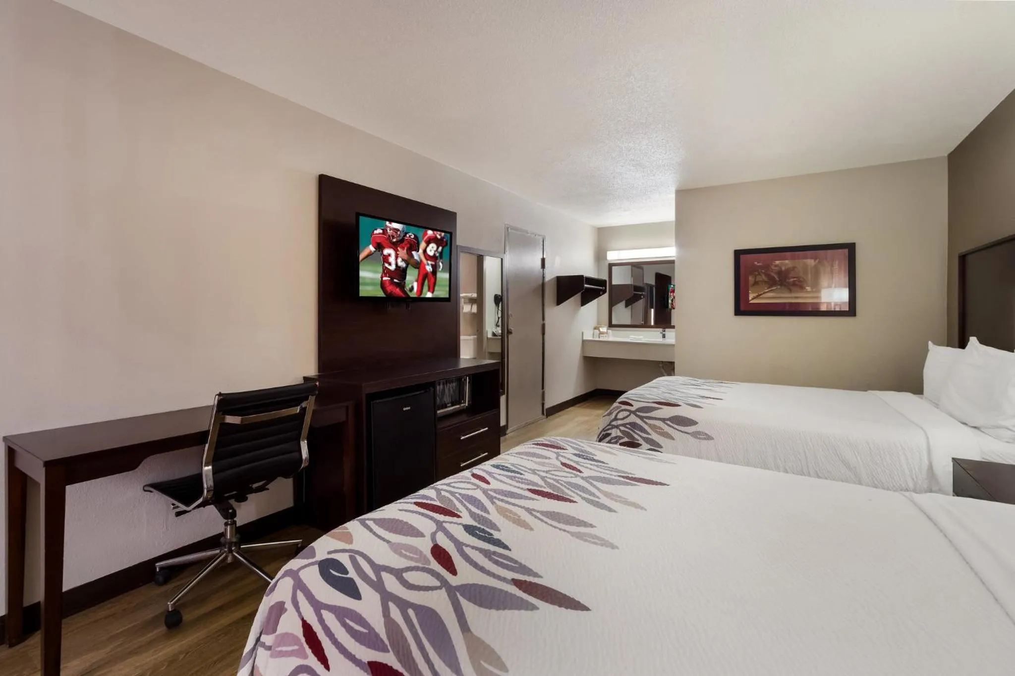 Bedroom, Bed in Red Roof Inn Columbia, SC Airport