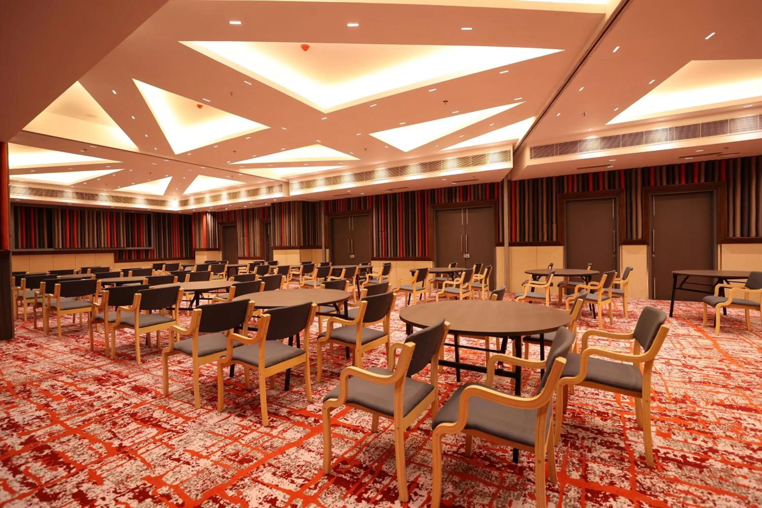 Meeting/conference room in Holiday Inn Express & Suites Jaipur Gopalpura