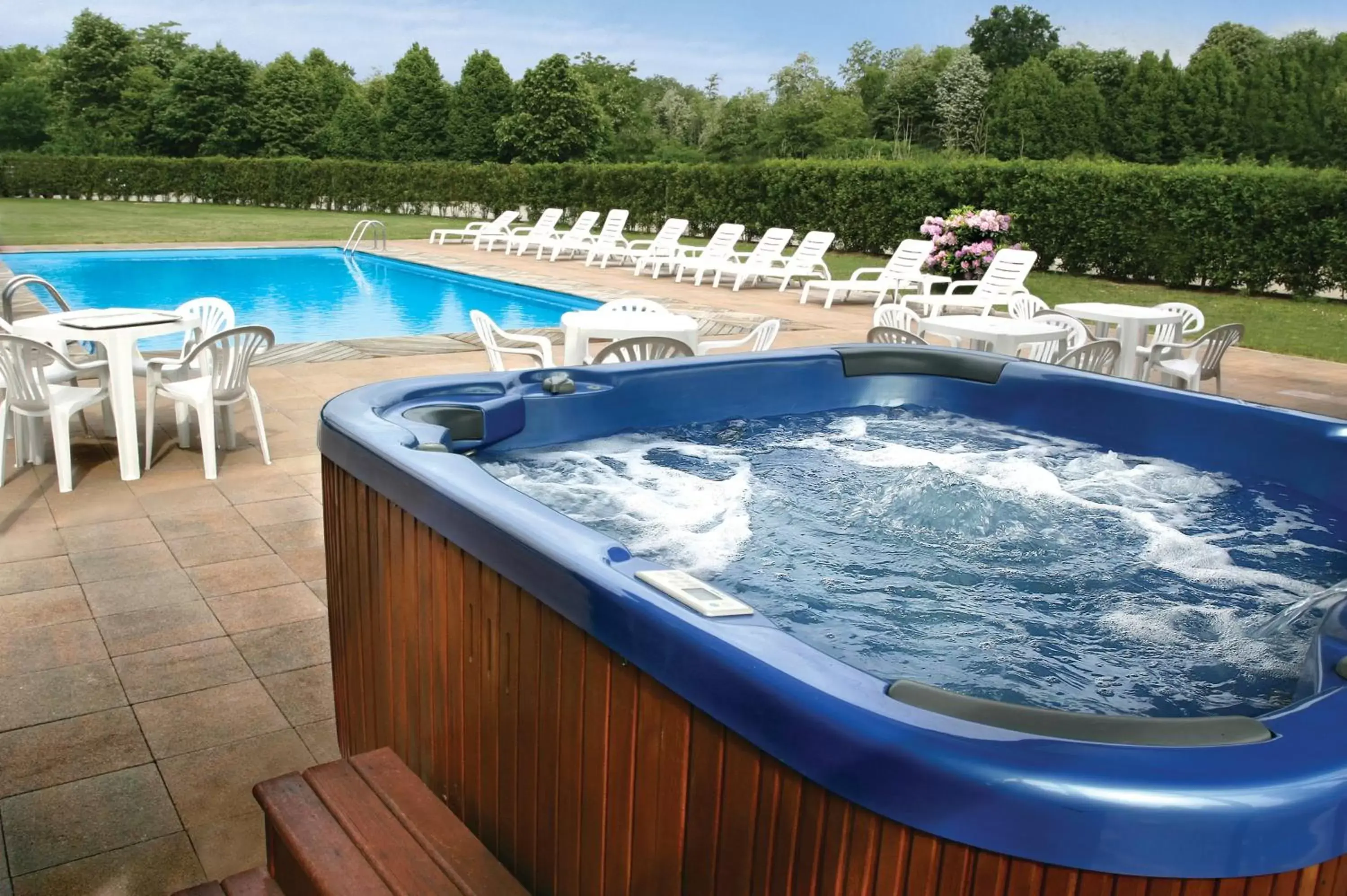 Pool view, Swimming Pool in Best Western Cavalieri Della Corona