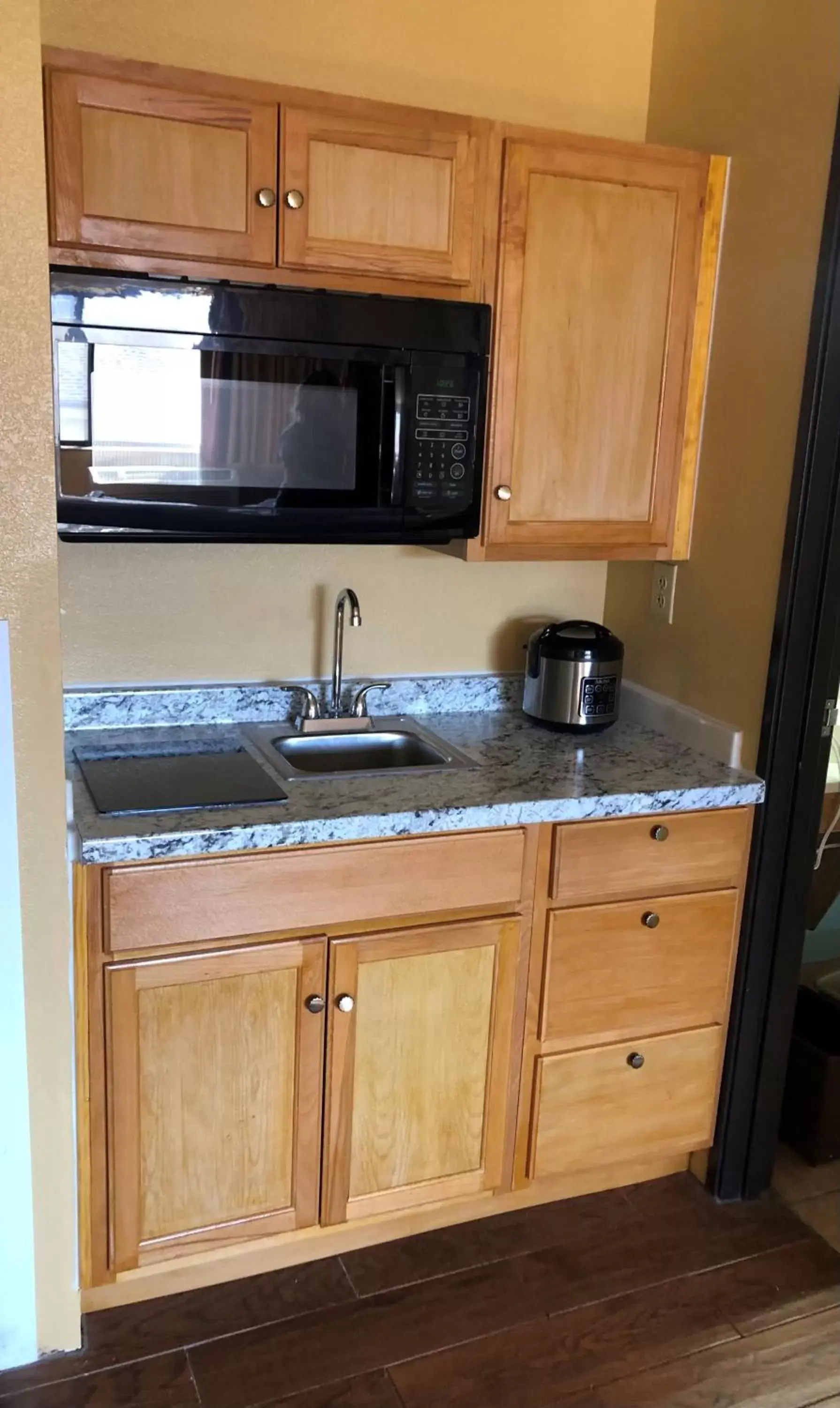 Kitchen/Kitchenette in Super 8 by Wyndham Cedar City