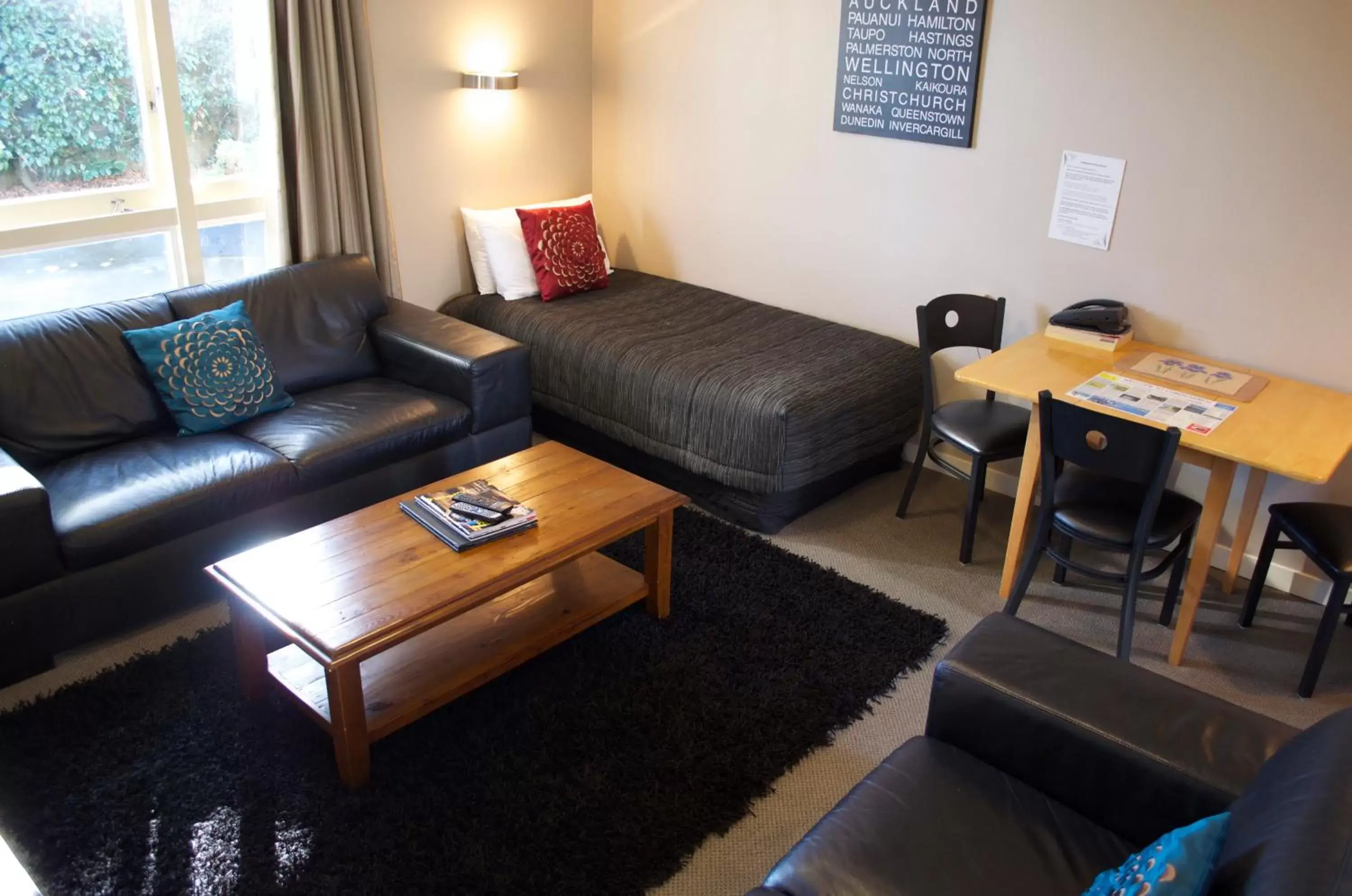Living room, Lounge/Bar in Diplomat Motel