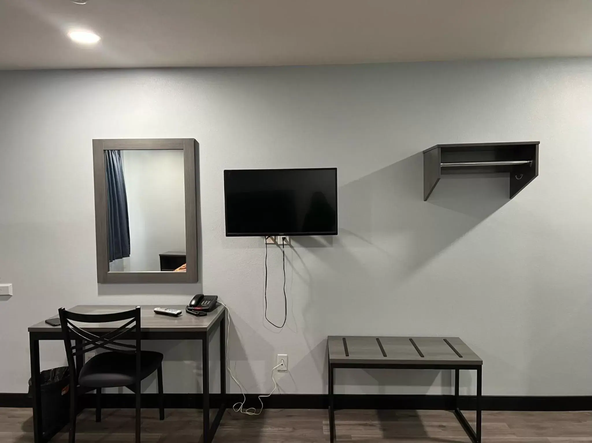 TV and multimedia, TV/Entertainment Center in Travel Inn Gilroy