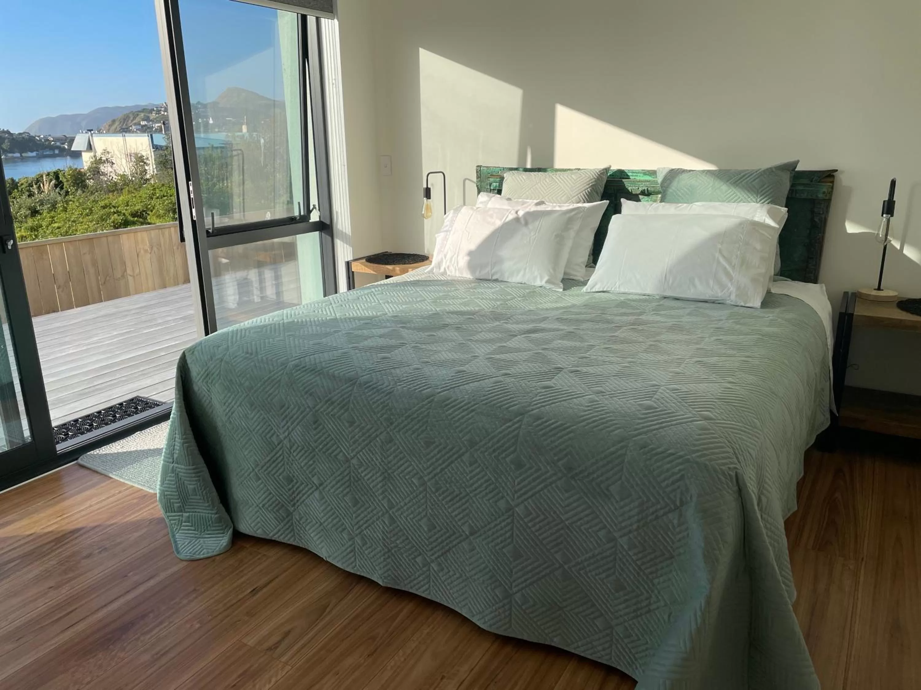 Photo of the whole room, Bed in Ātahu