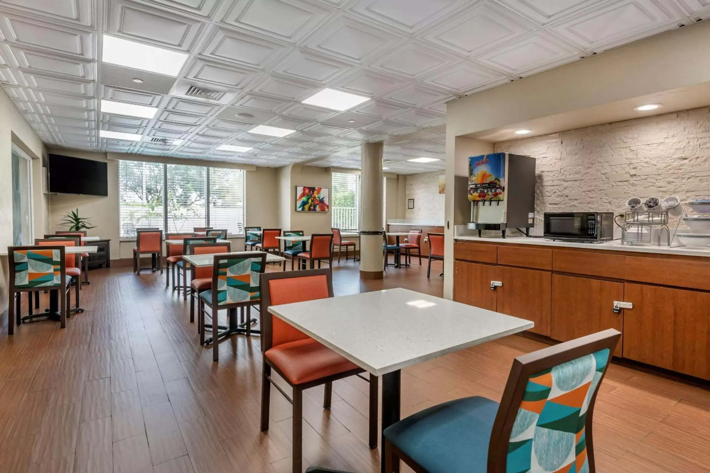 Restaurant/Places to Eat in Comfort Suites Sawgrass