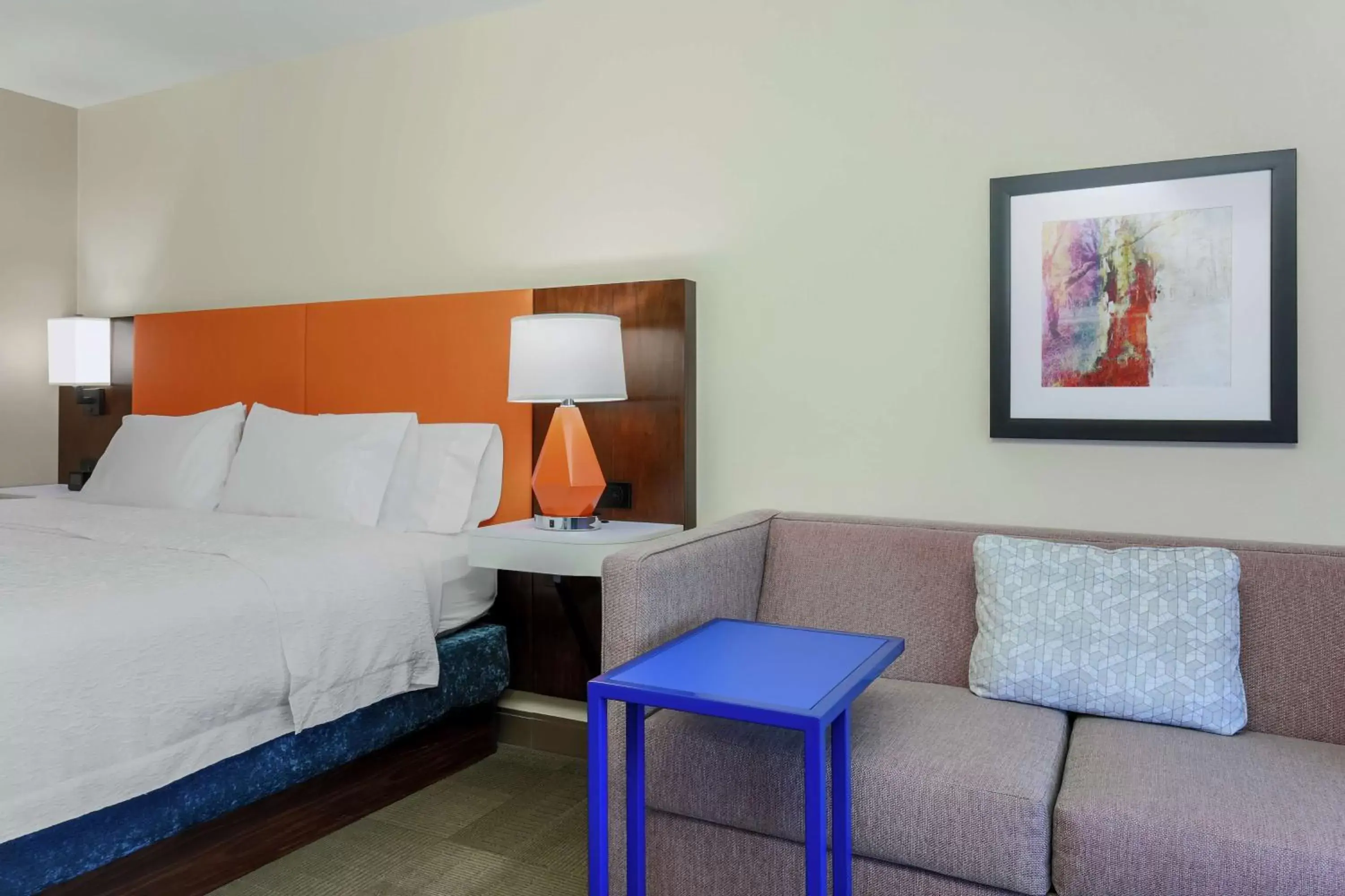 Living room, Bed in Hampton Inn & Suites Tallahassee I-10-Thomasville Road