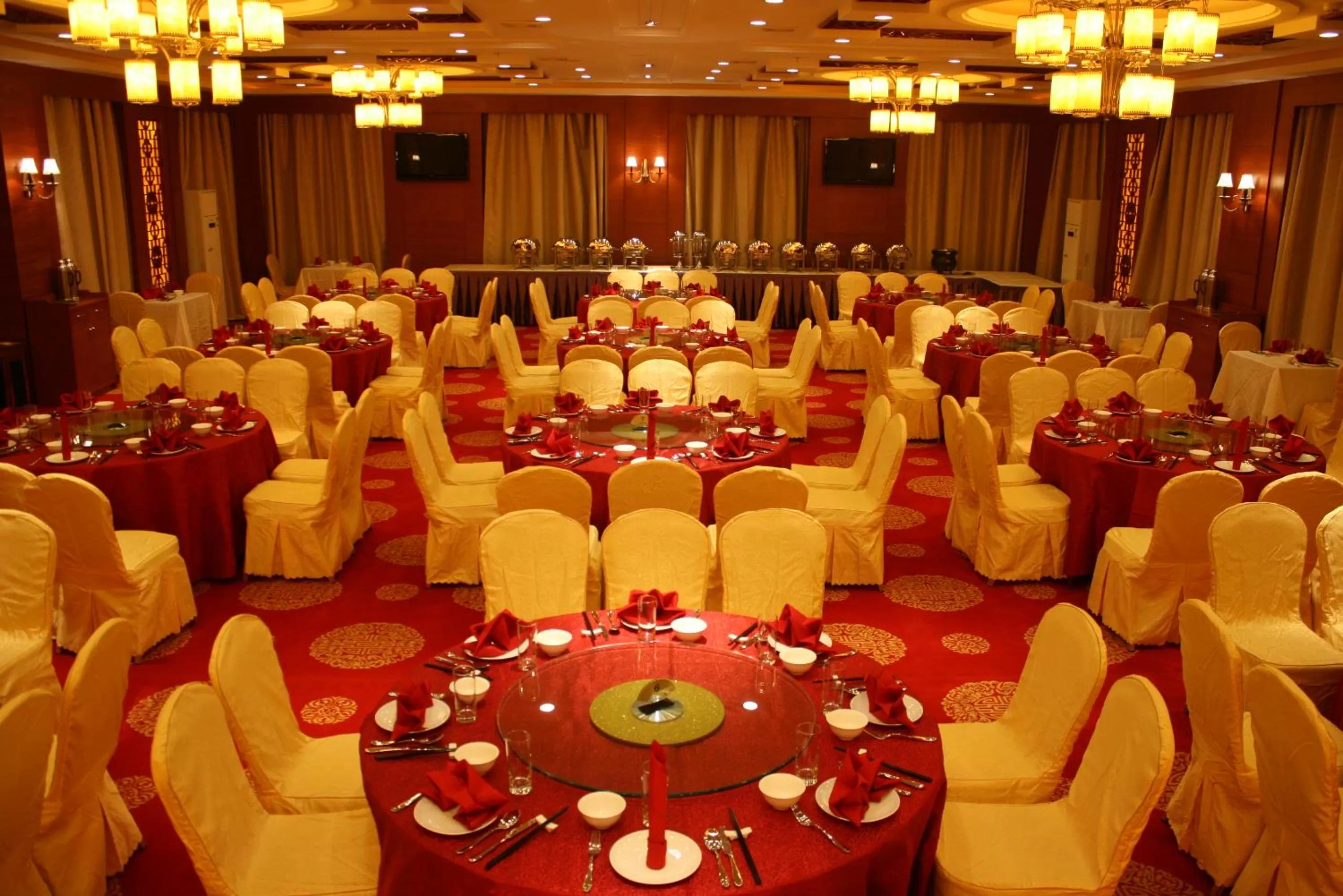 Dinner in Sogecoa Golden Peacock