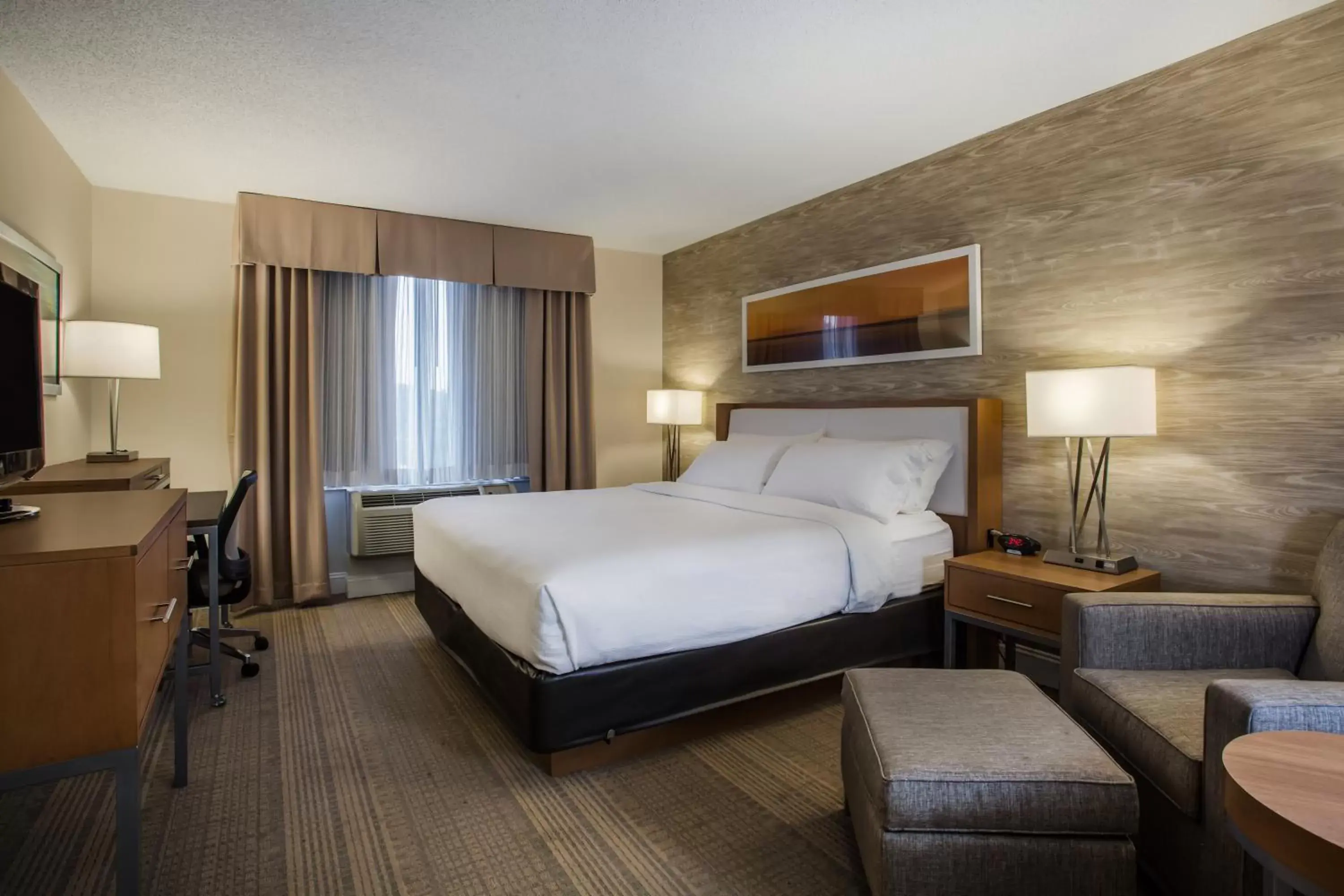 King Room - Mobility Access Tub - Non-Smoking in Holiday Inn Saratoga Springs by IHG King Room - Mobility Access Tub - Non-Smoking in Holiday Inn Saratoga Springs by IHG