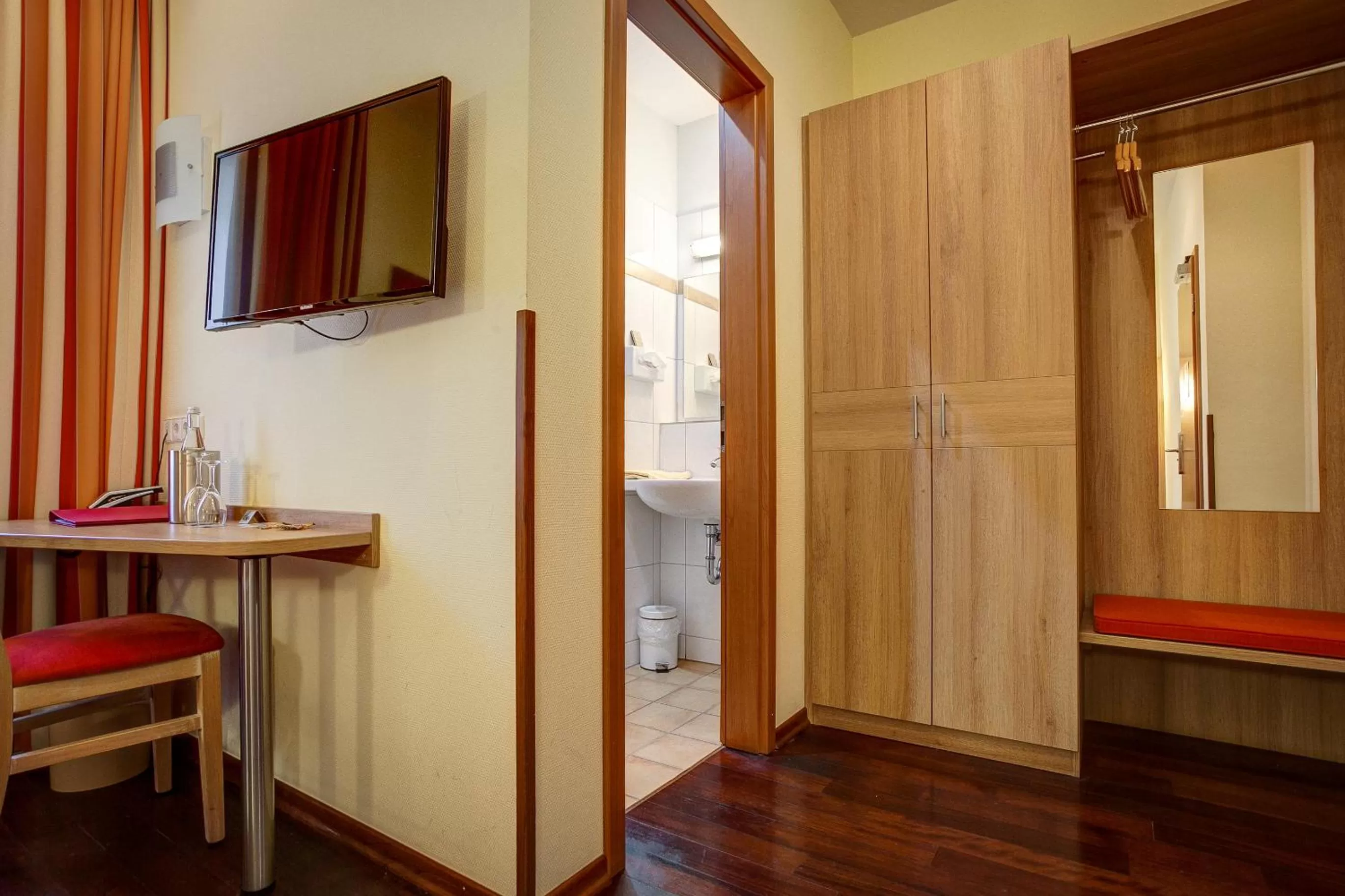 Photo of the whole room in Hotel Hoepfner Burghof