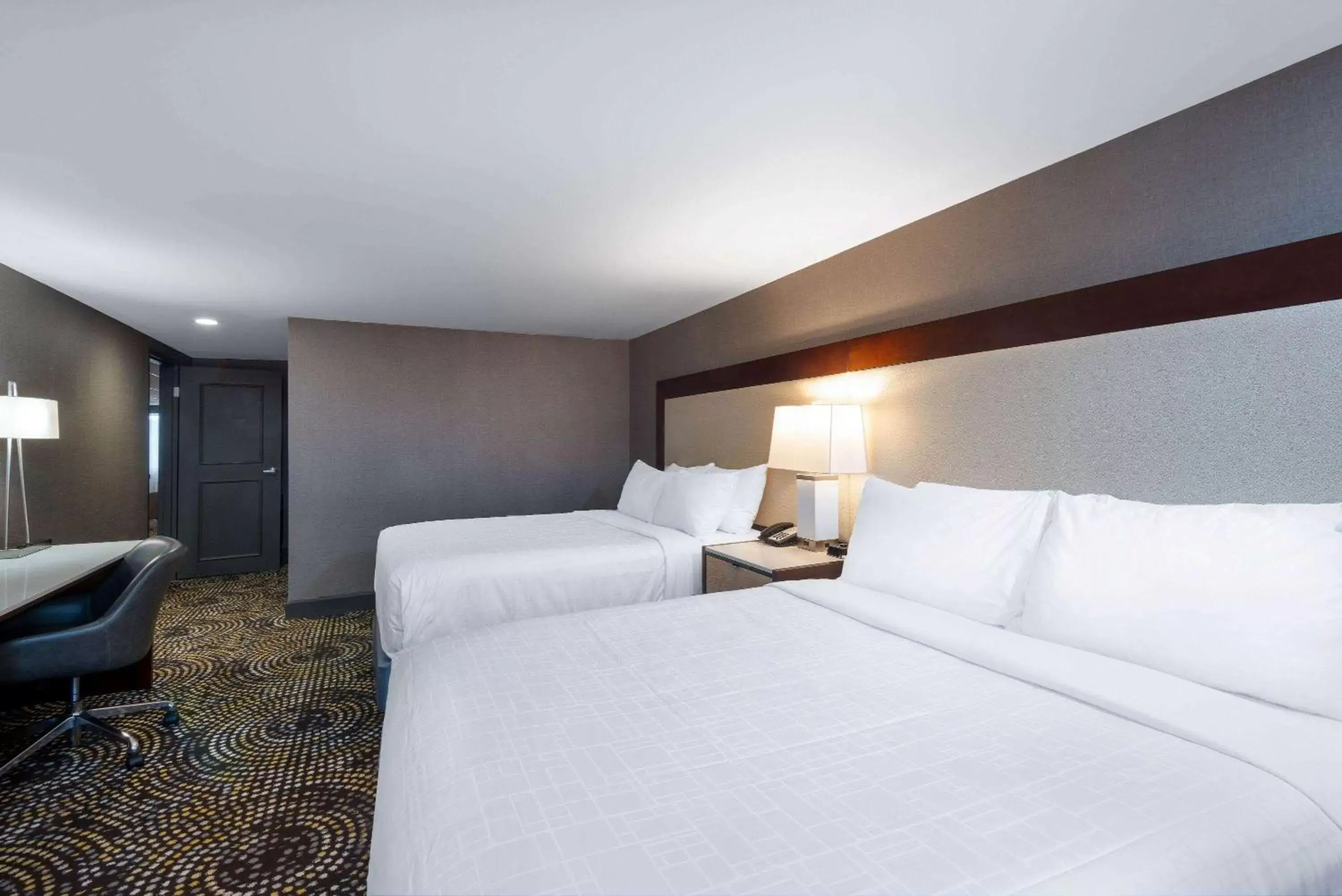 1 King, 2 Queen Beds, Deluxe Two Bedroom Suite, Non-Smoking in Wyndham Lancaster Resort and Convention Center 1 King, 2 Queen Beds, Deluxe Two Bedroom Suite, Non-Smoking in Wyndham Lancaster Resort and Convention Center