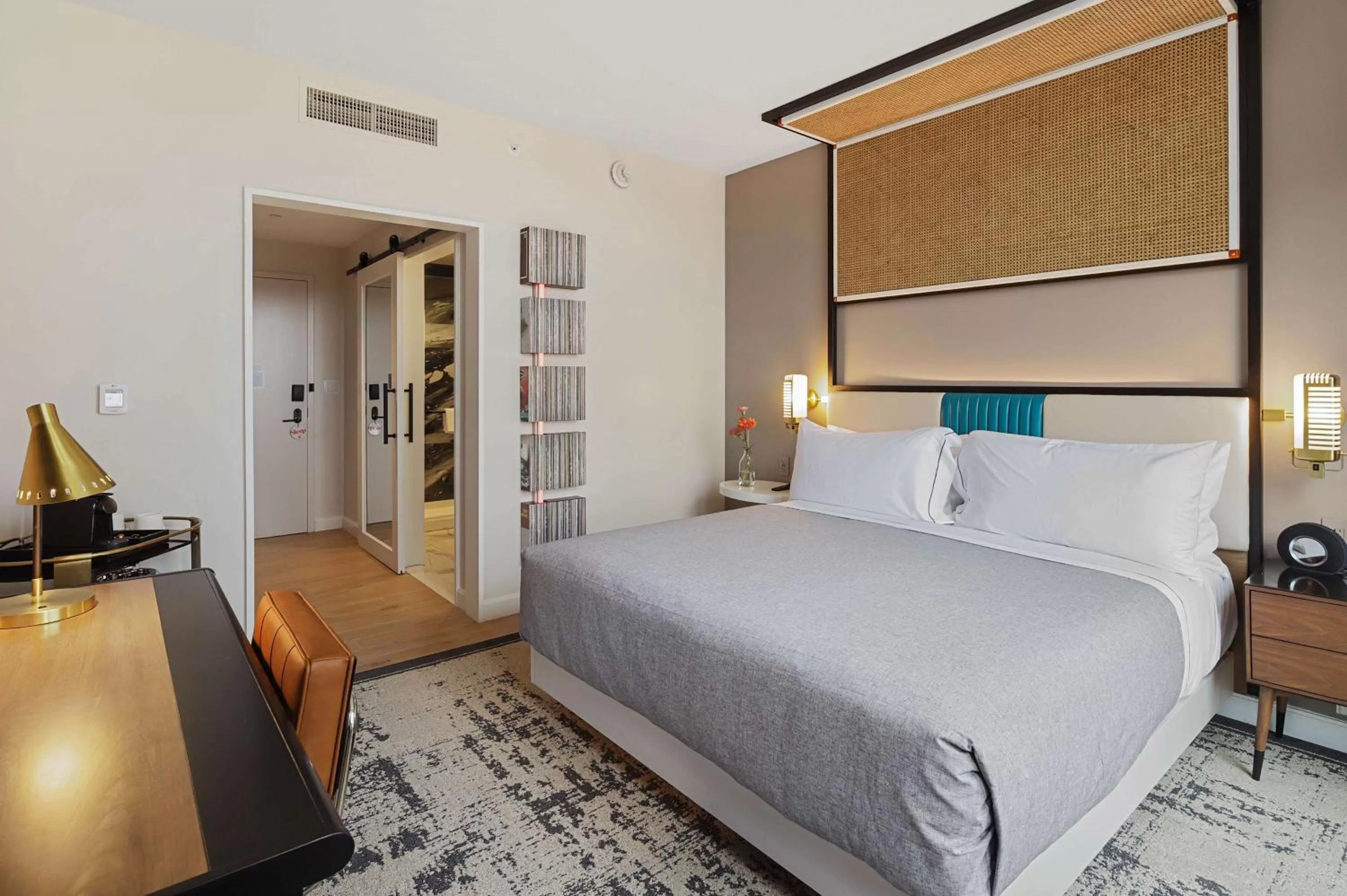 Bed in Canopy By Hilton Memphis Downtown