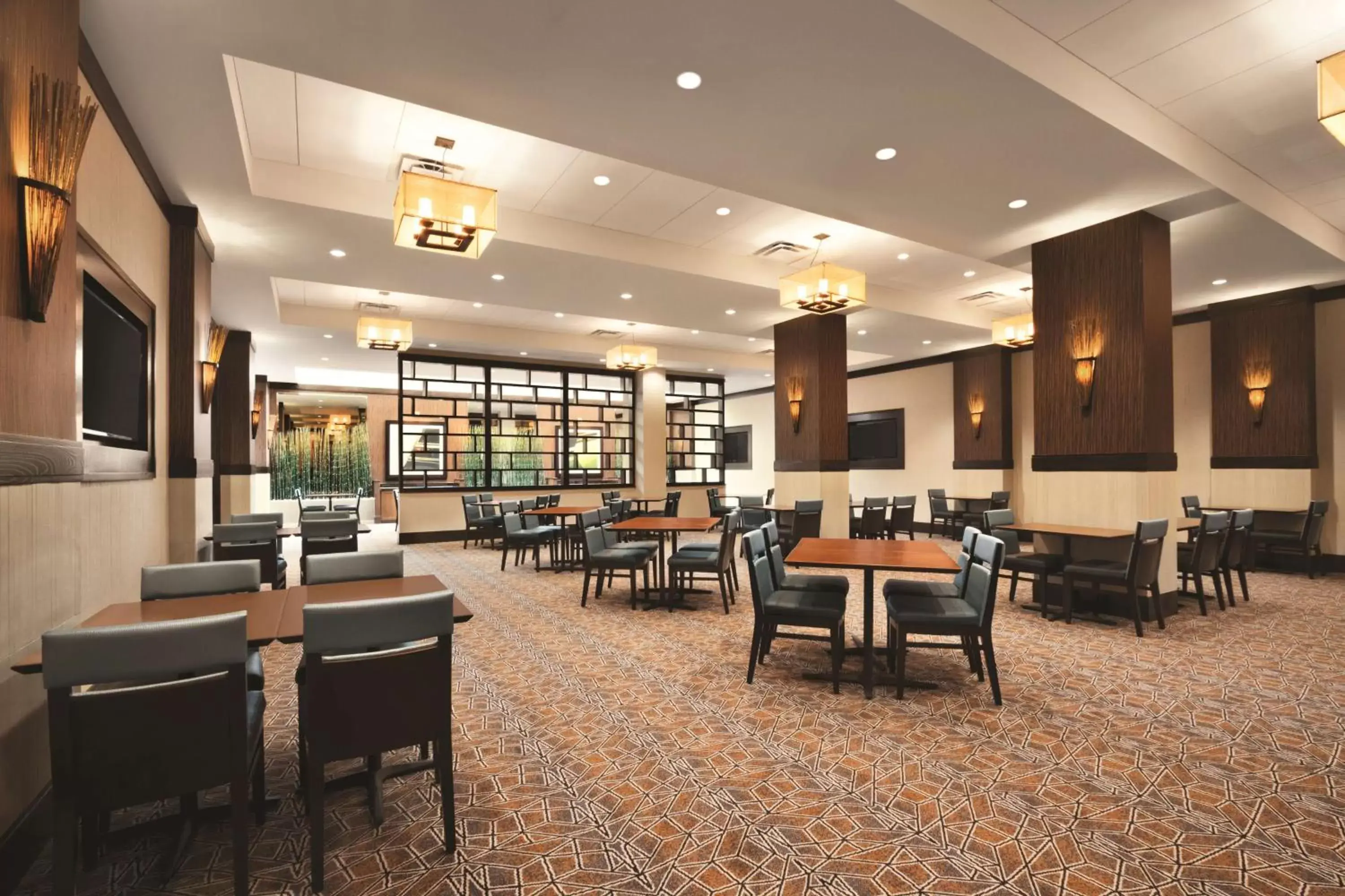 Restaurant/Places to Eat in Embassy Suites Springfield
