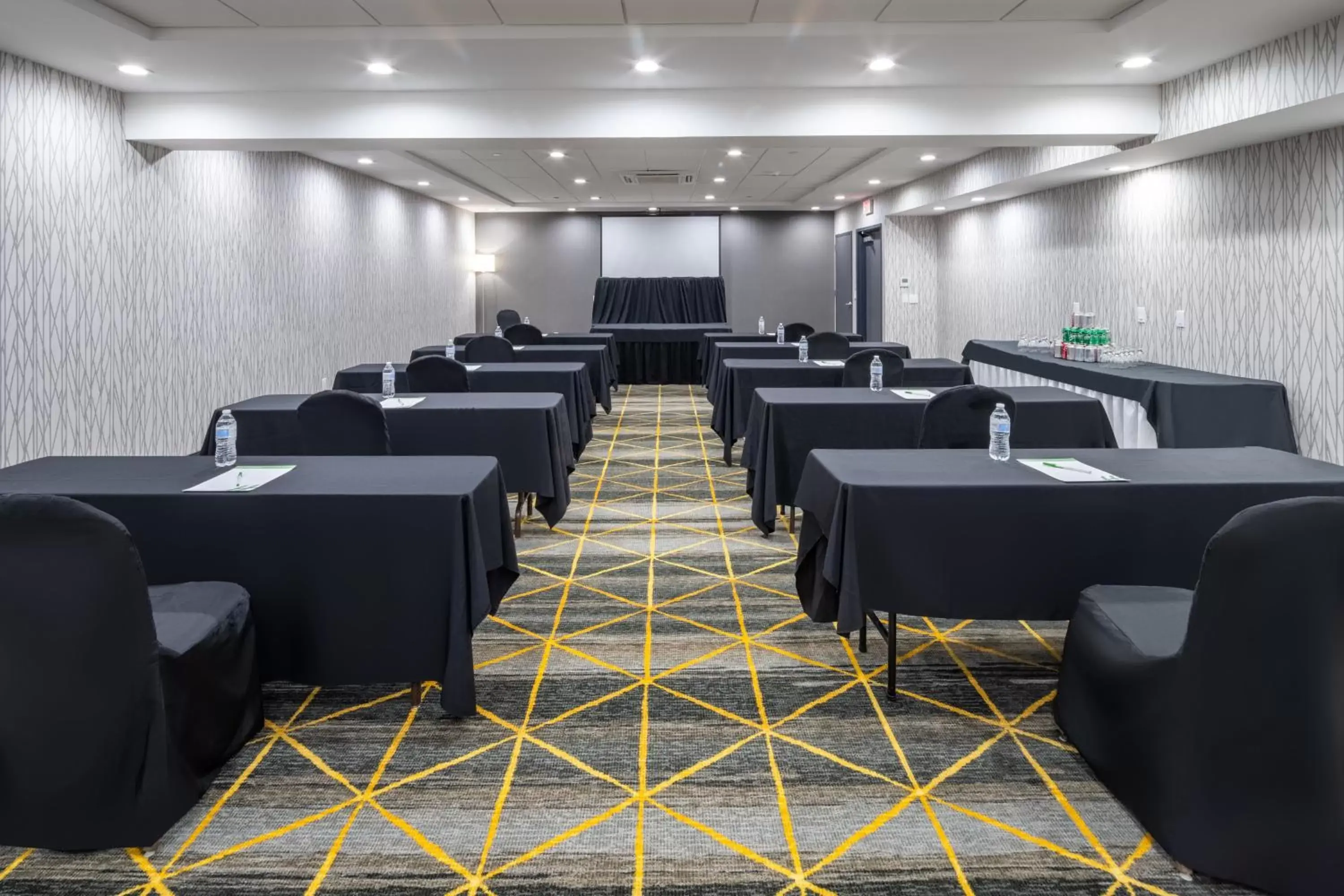 Meeting/conference room in Holiday Inn - Long Island - ISLIP Arpt East, an IHG Hotel