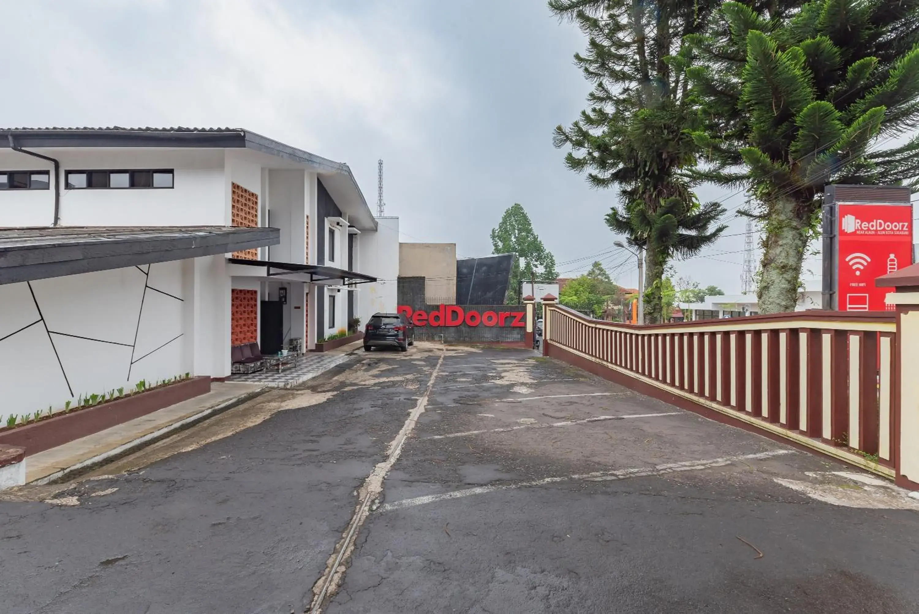 Property Building in RedDoorz near Alun-Alun Kota Sukabumi