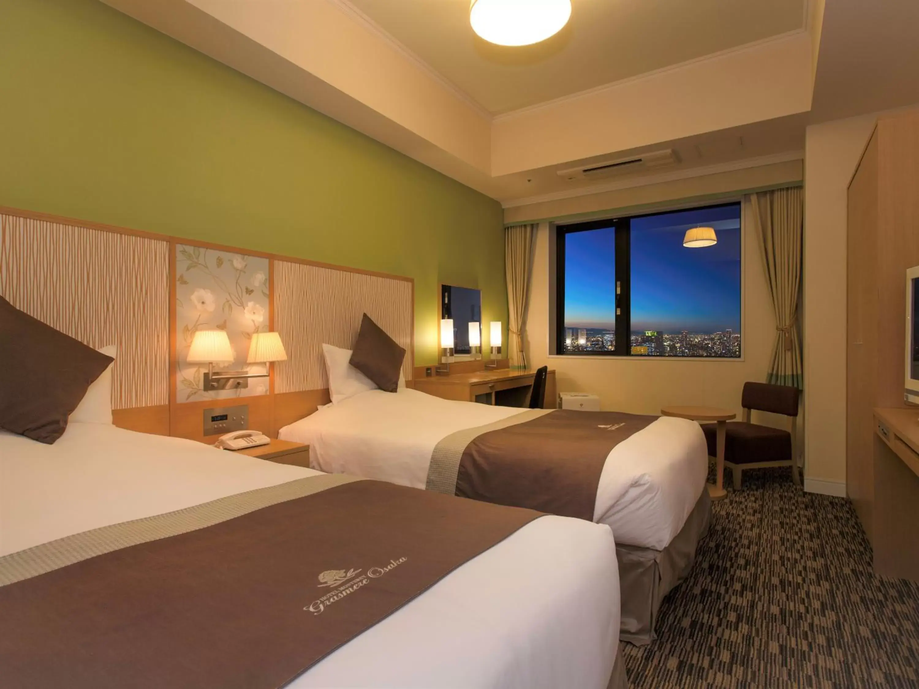 Bed in Hotel Monterey Grasmere Osaka