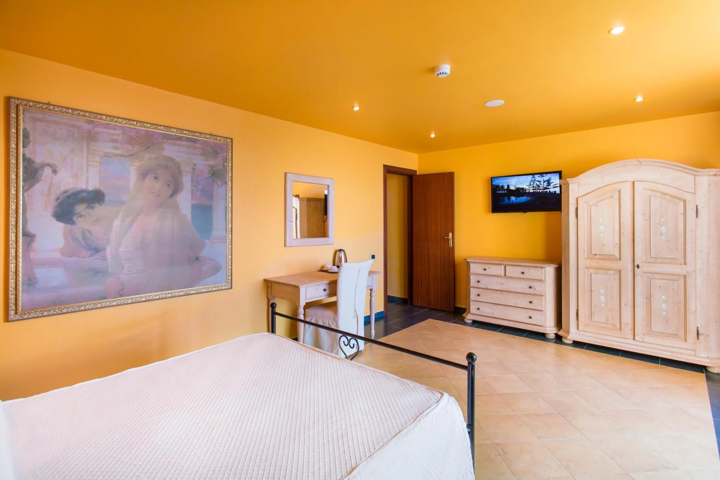 TV and multimedia in Hotel La Playa Blanca