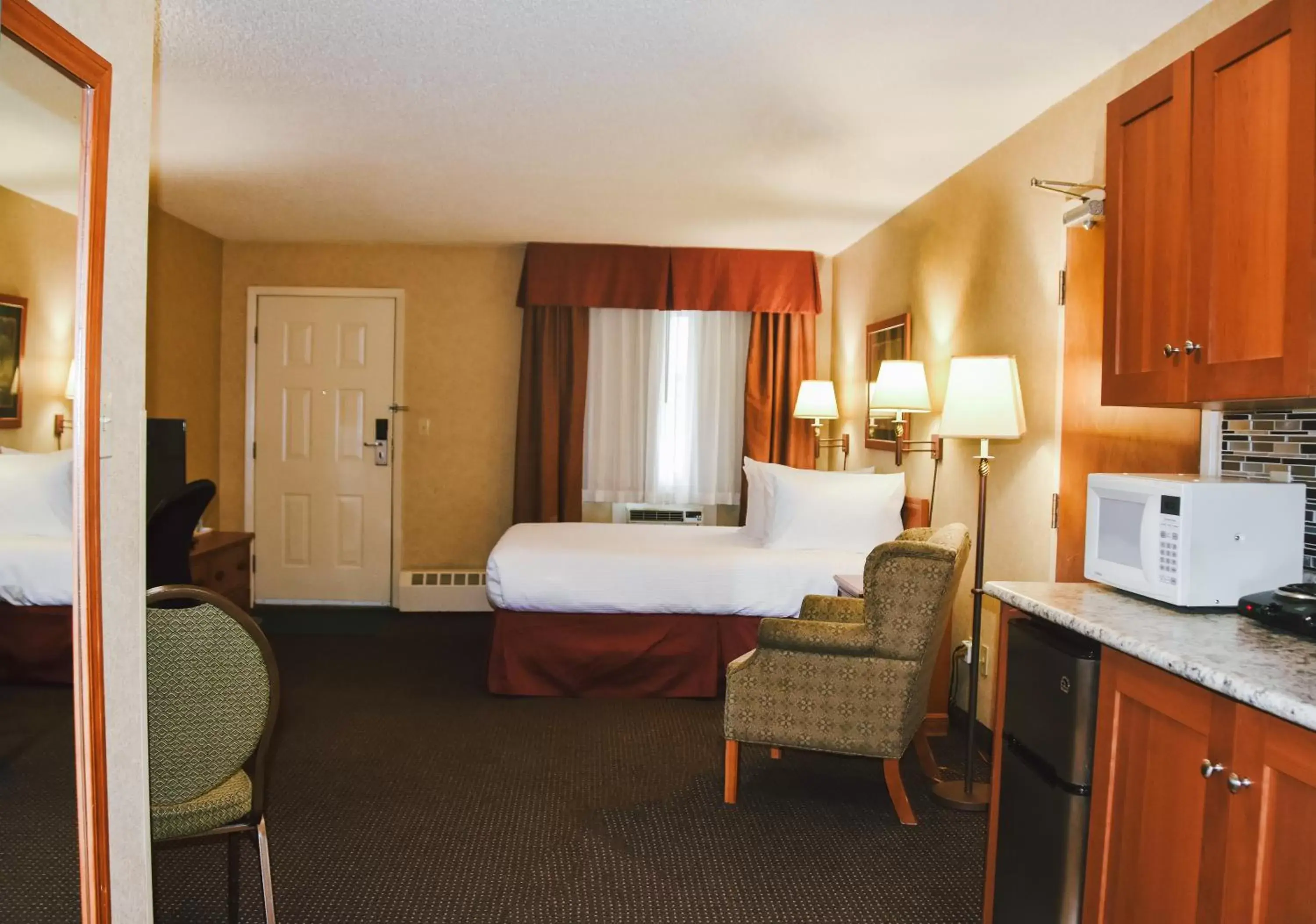 Photo of the whole room, Bed in Stony Plain Inn & Suites