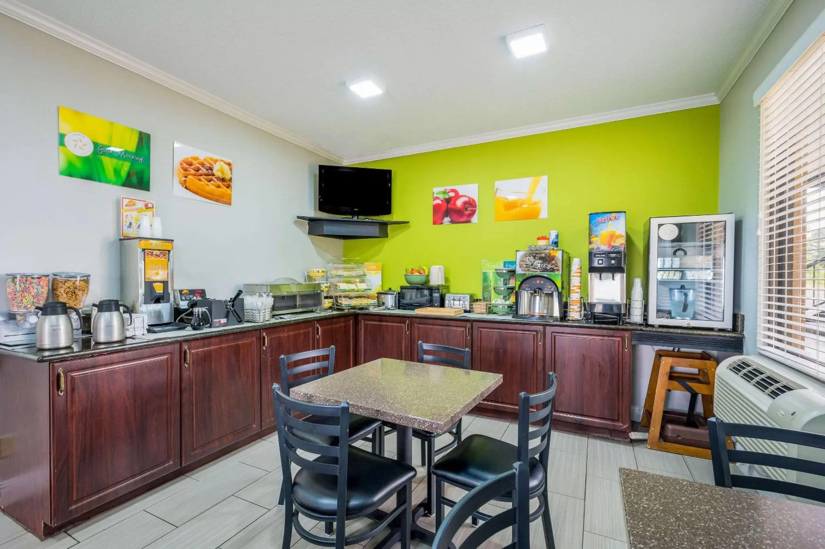 Restaurant/places to eat in Quality Inn Cullman I-65 Exit 310 Restaurant/places to eat in Quality Inn Cullman I-65 Exit 310