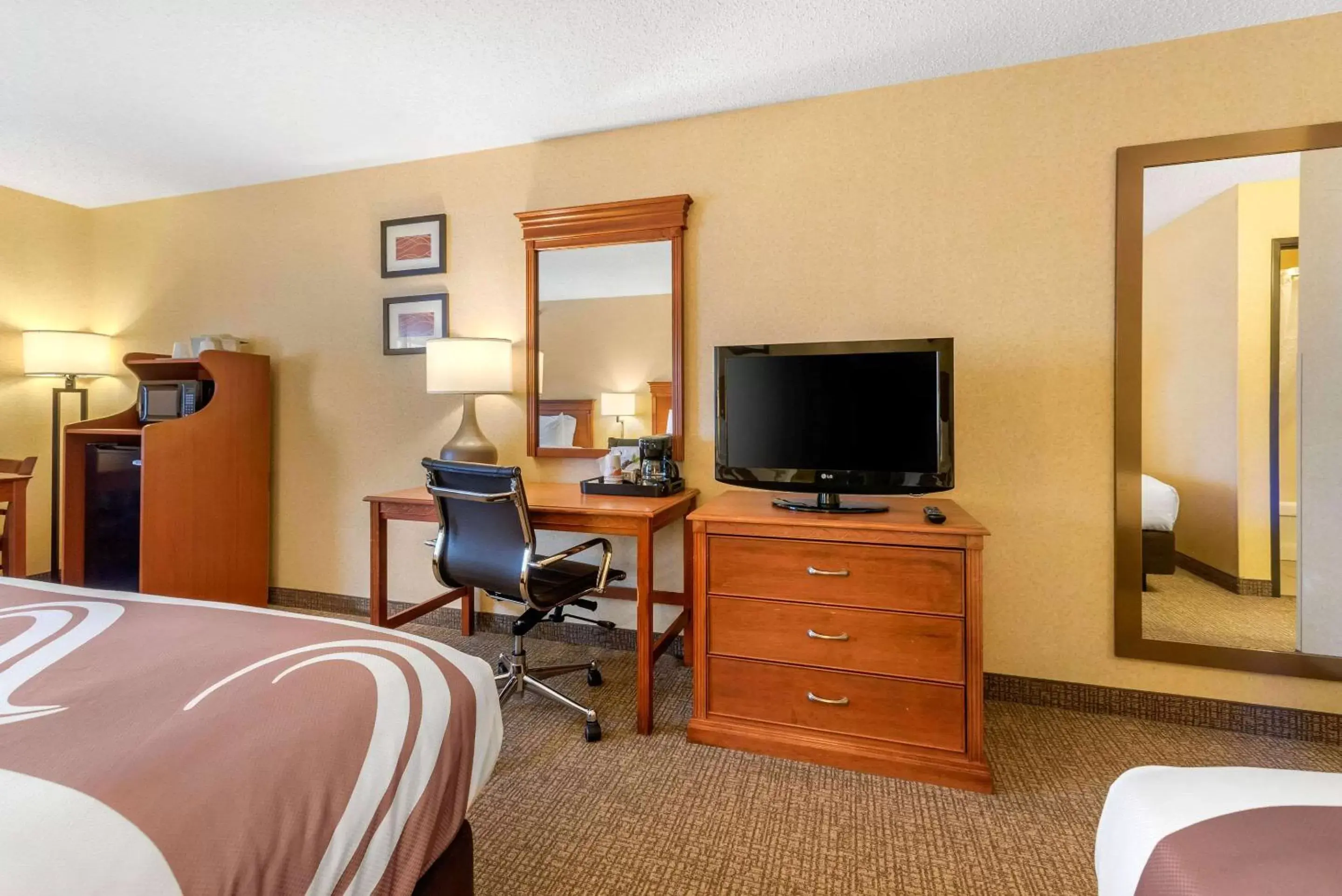 Photo of the whole room, TV/Entertainment Center in Quality Inn I-25