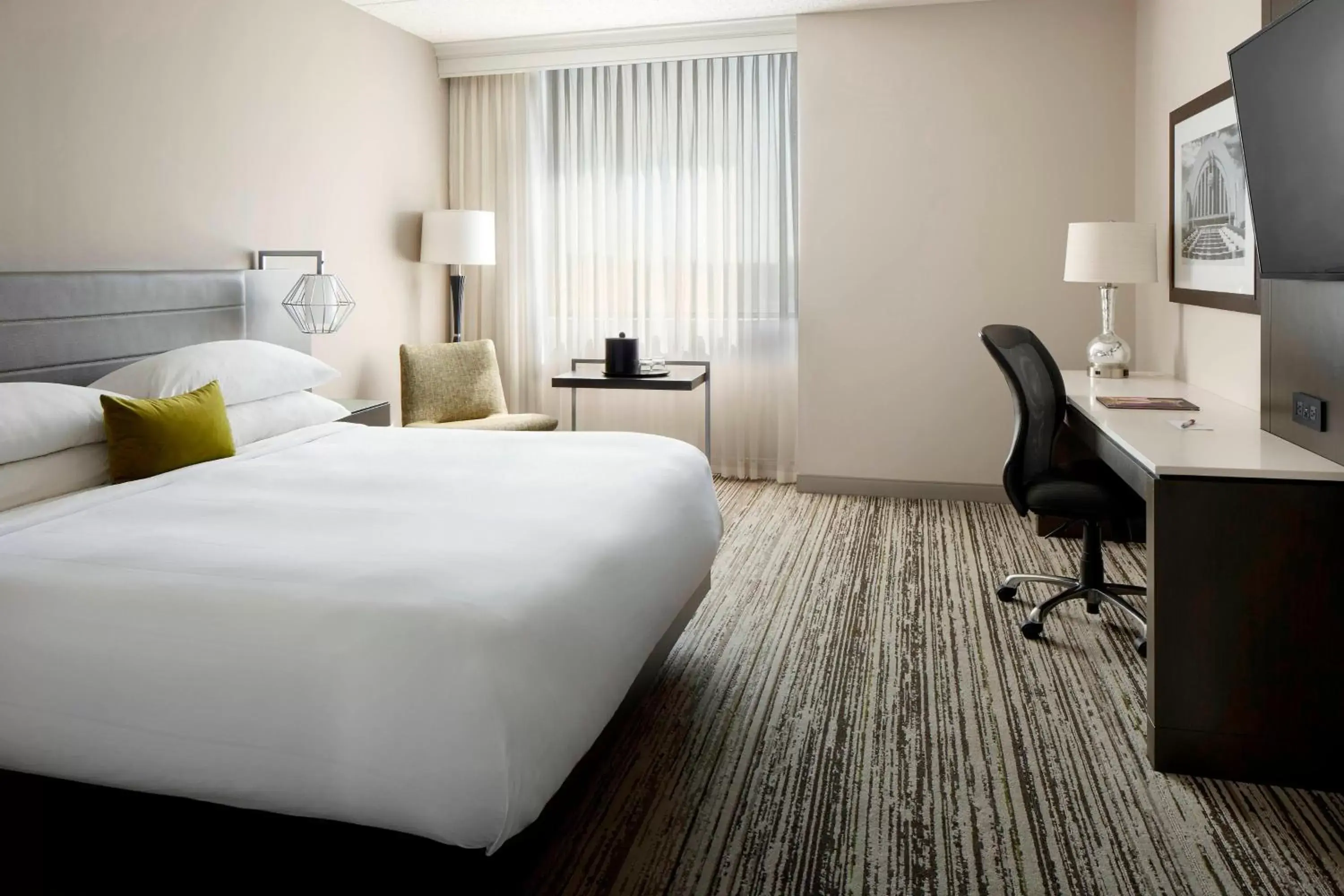 Photo of the whole room, Bed in Marriott Cincinnati Airport