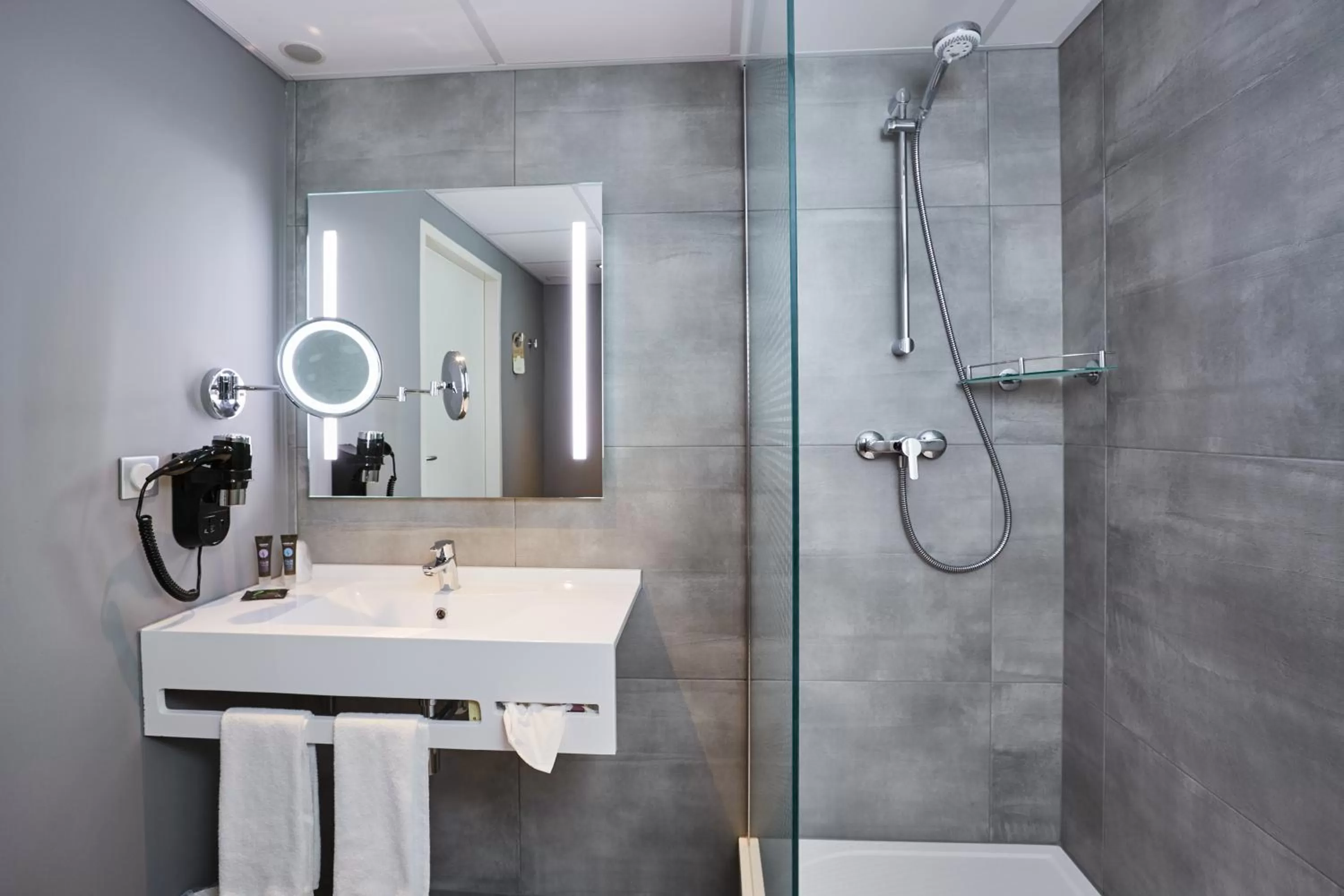 Shower in Novotel Kraków Centrum