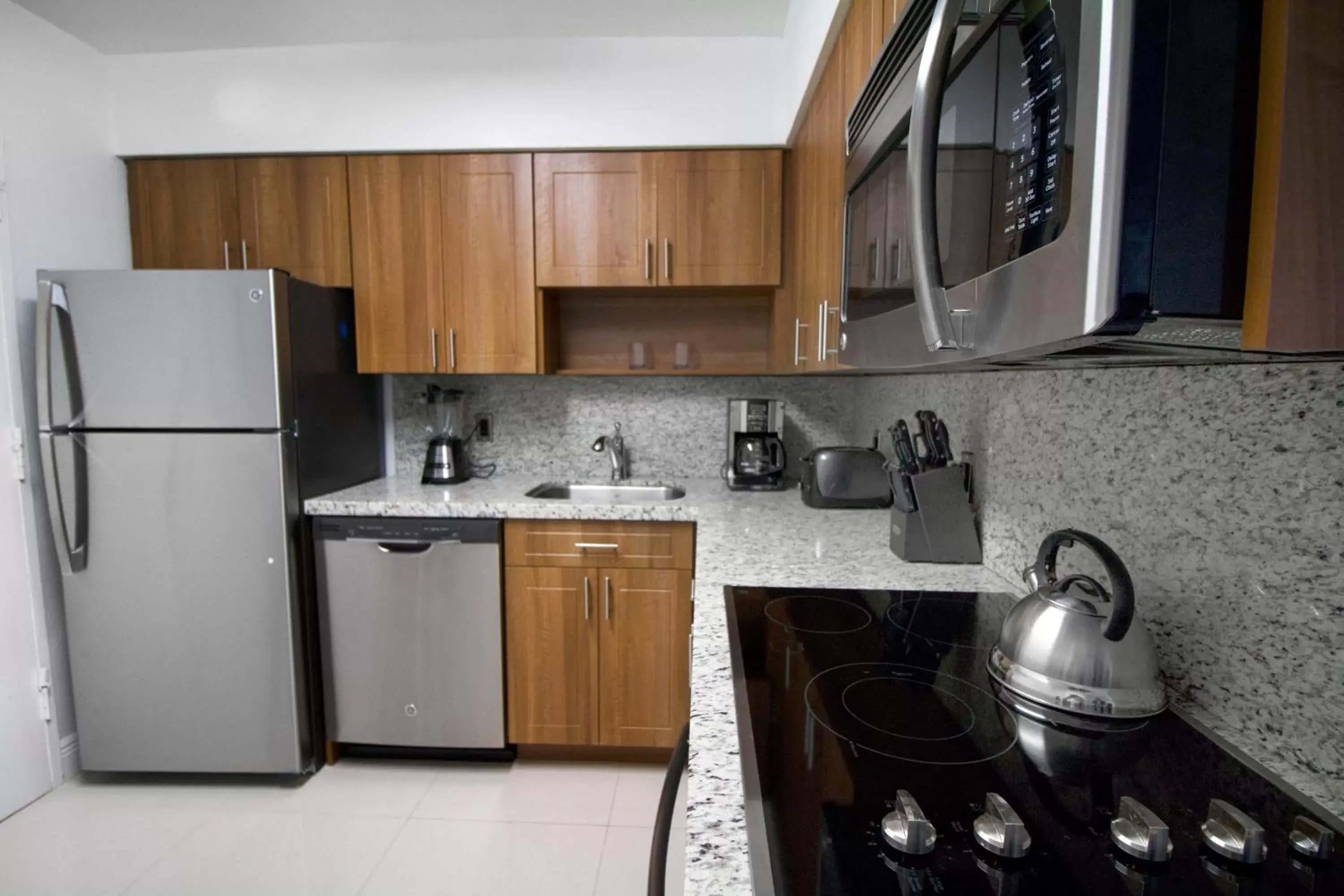 Kitchen or kitchenette, Kitchen/Kitchenette in Seacoast Suites on Miami Beach
