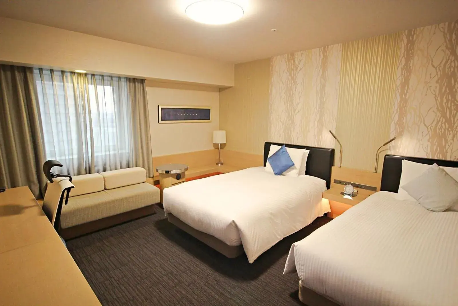 View (from property/room), Bed in Richmond Hotel Premier Musashikosugi