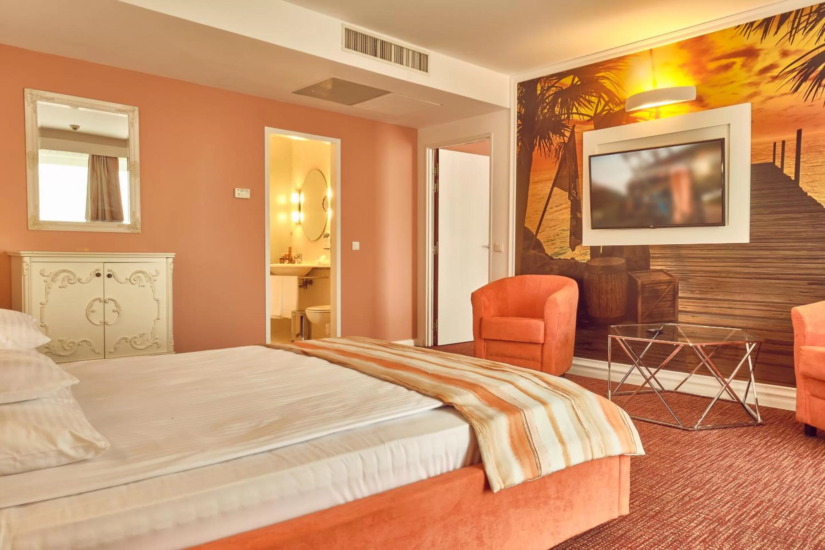 TV and multimedia, Bed in Continental Forum Bucuresti Palatul Parlamentului