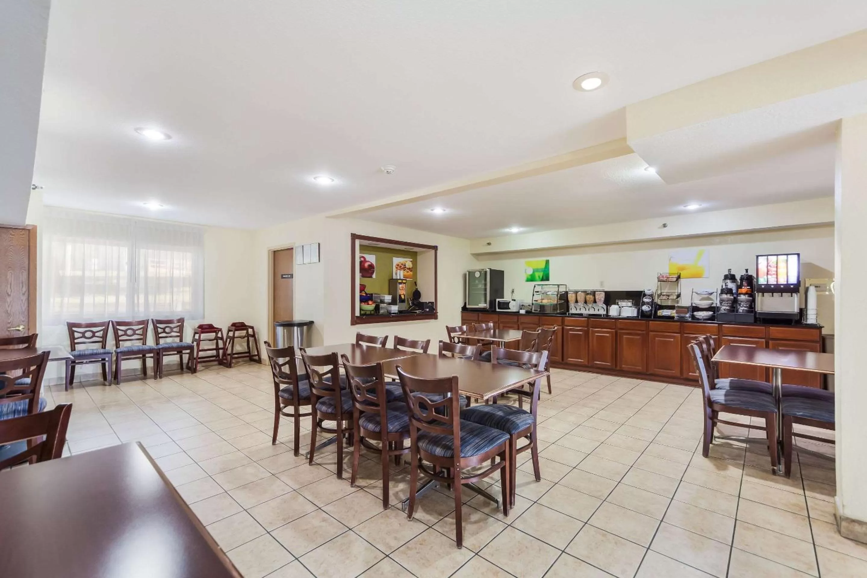 Restaurant/places to eat in Quality Inn Lincoln Cornhusker