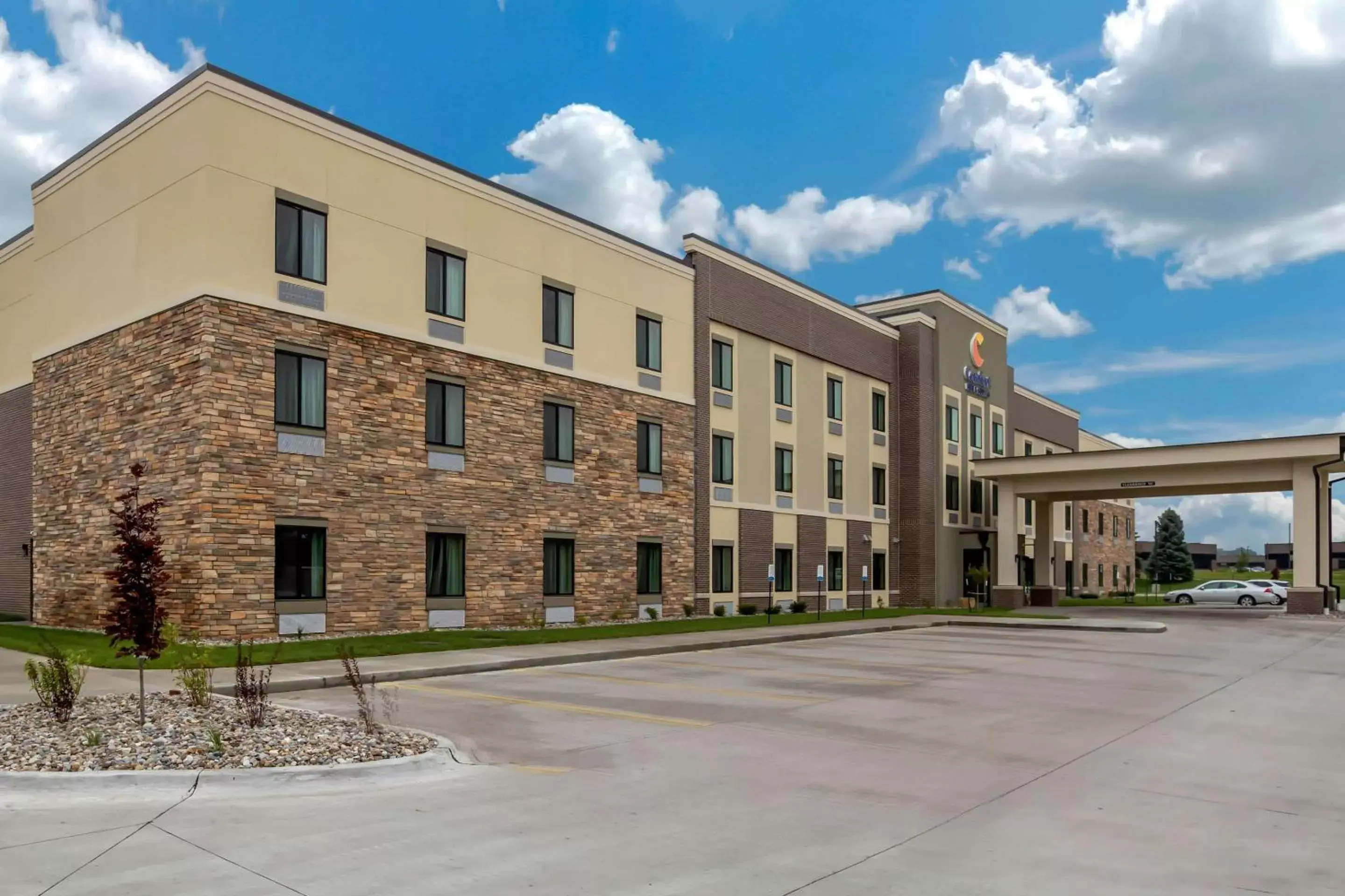 Property Building in Comfort Inn and Suites Ames near ISU Campus