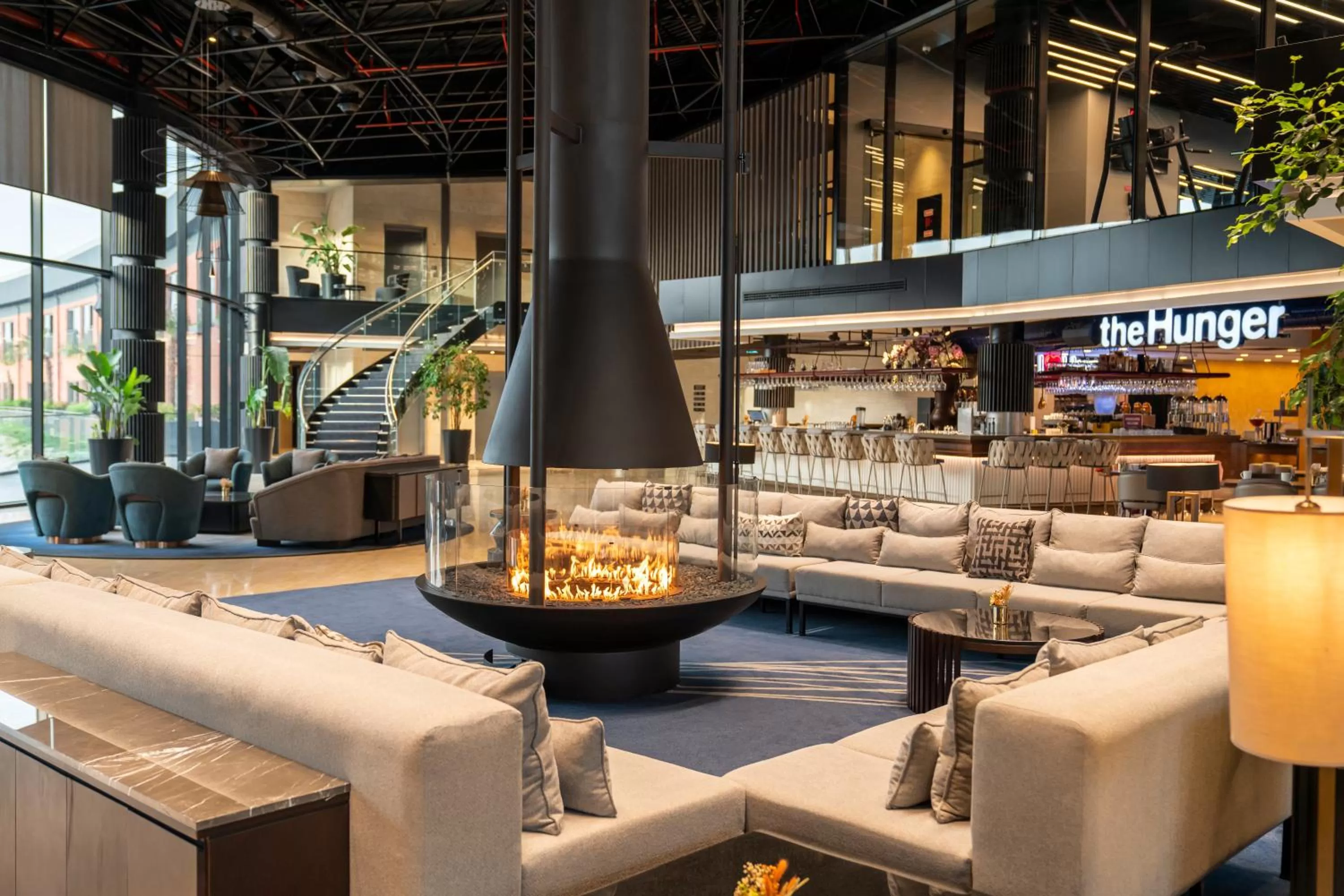Lounge or bar in Crowne Plaza - Istanbul Tuzla Viaport Marina by IHG