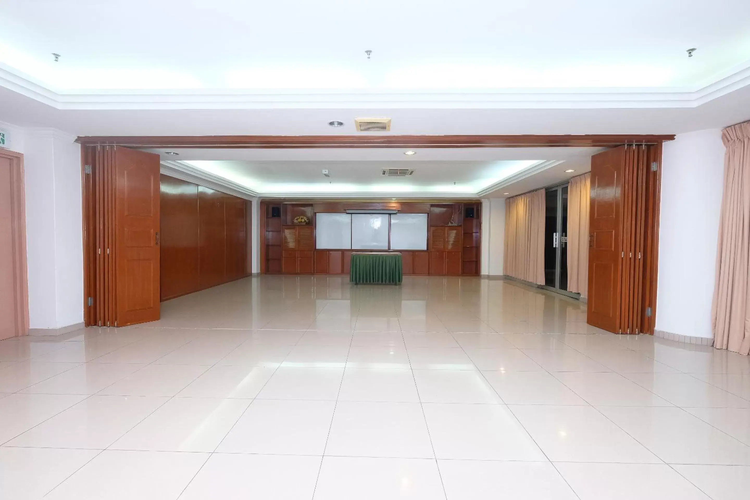 Lobby or reception, Banquet Facilities in Super OYO 1236 Hotel Green Park