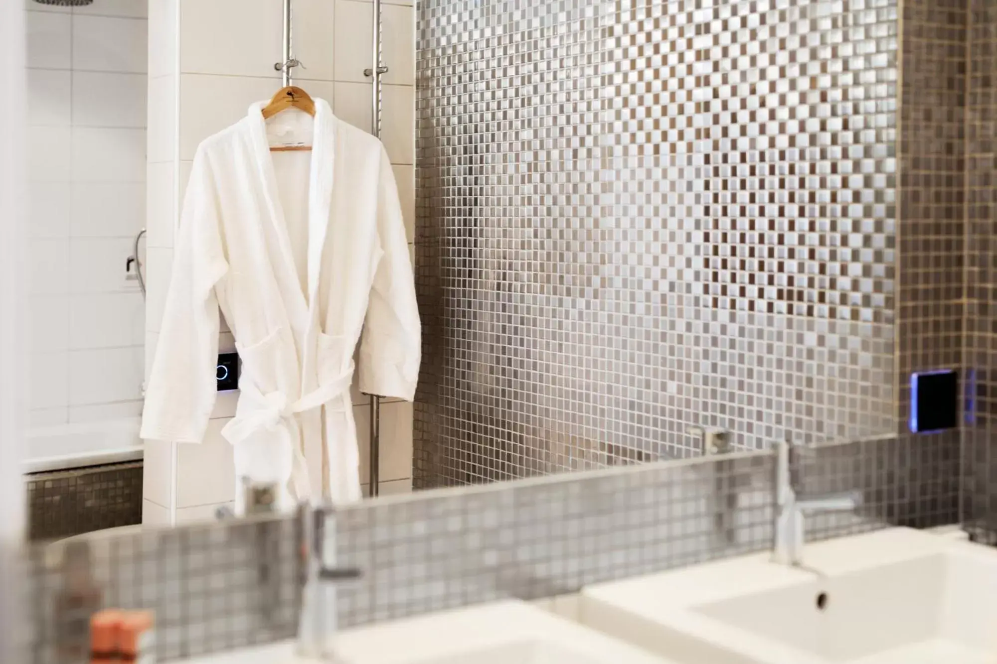 Bathroom in ProfilHotels Savoy