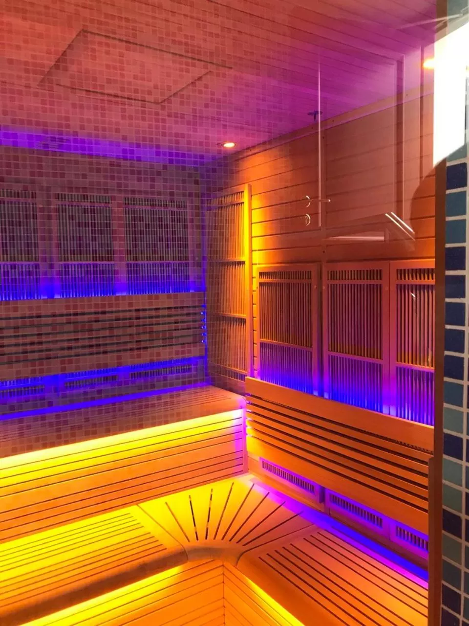 Sauna in V V Hotel Battambang