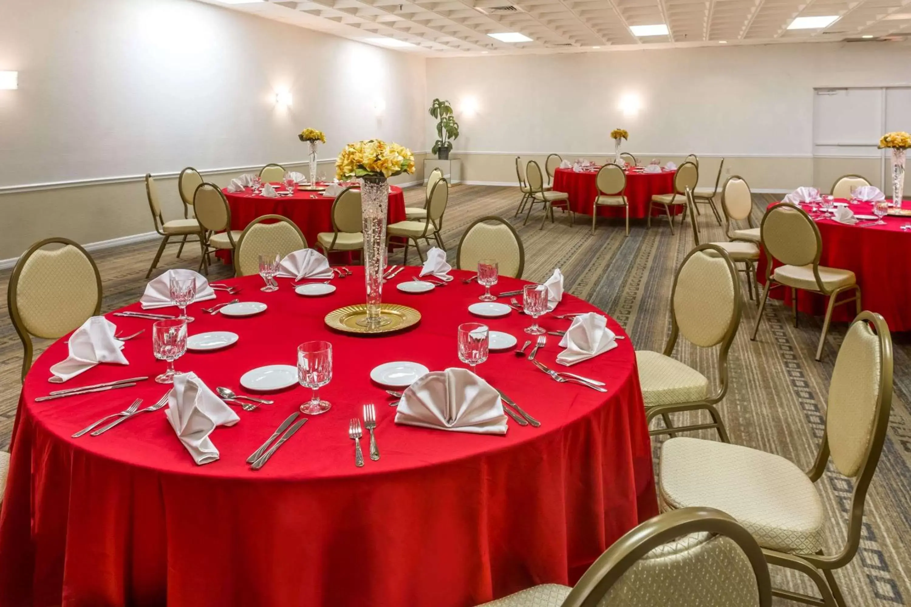 Banquet/Function facilities, Restaurant/Places to Eat in Ramada by Wyndham Kissimmee Gateway