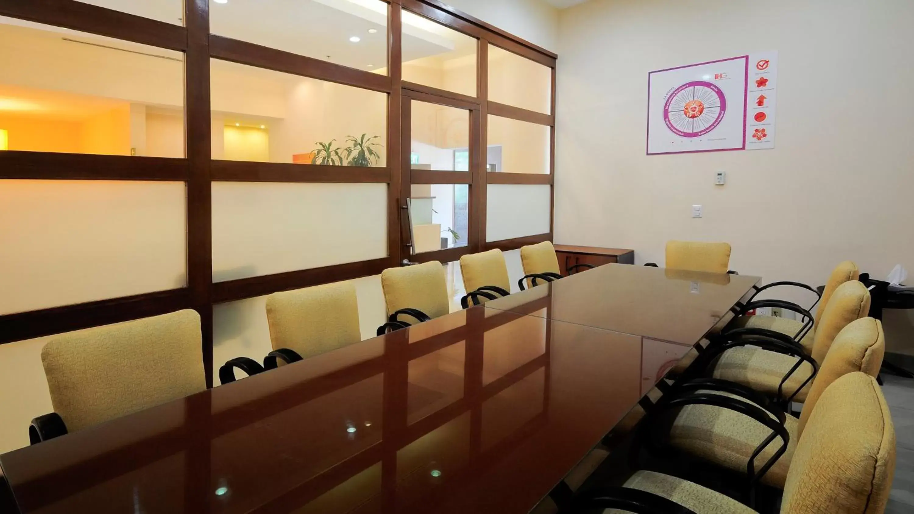 Meeting/conference room in Holiday Inn Uruapan, an IHG Hotel