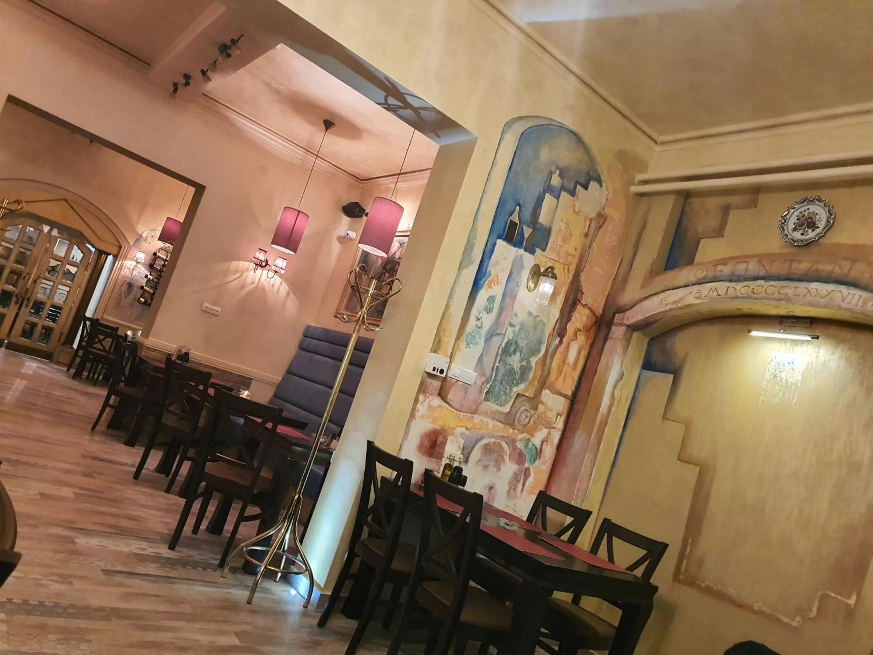 Restaurant/places to eat in Hotel Fontana