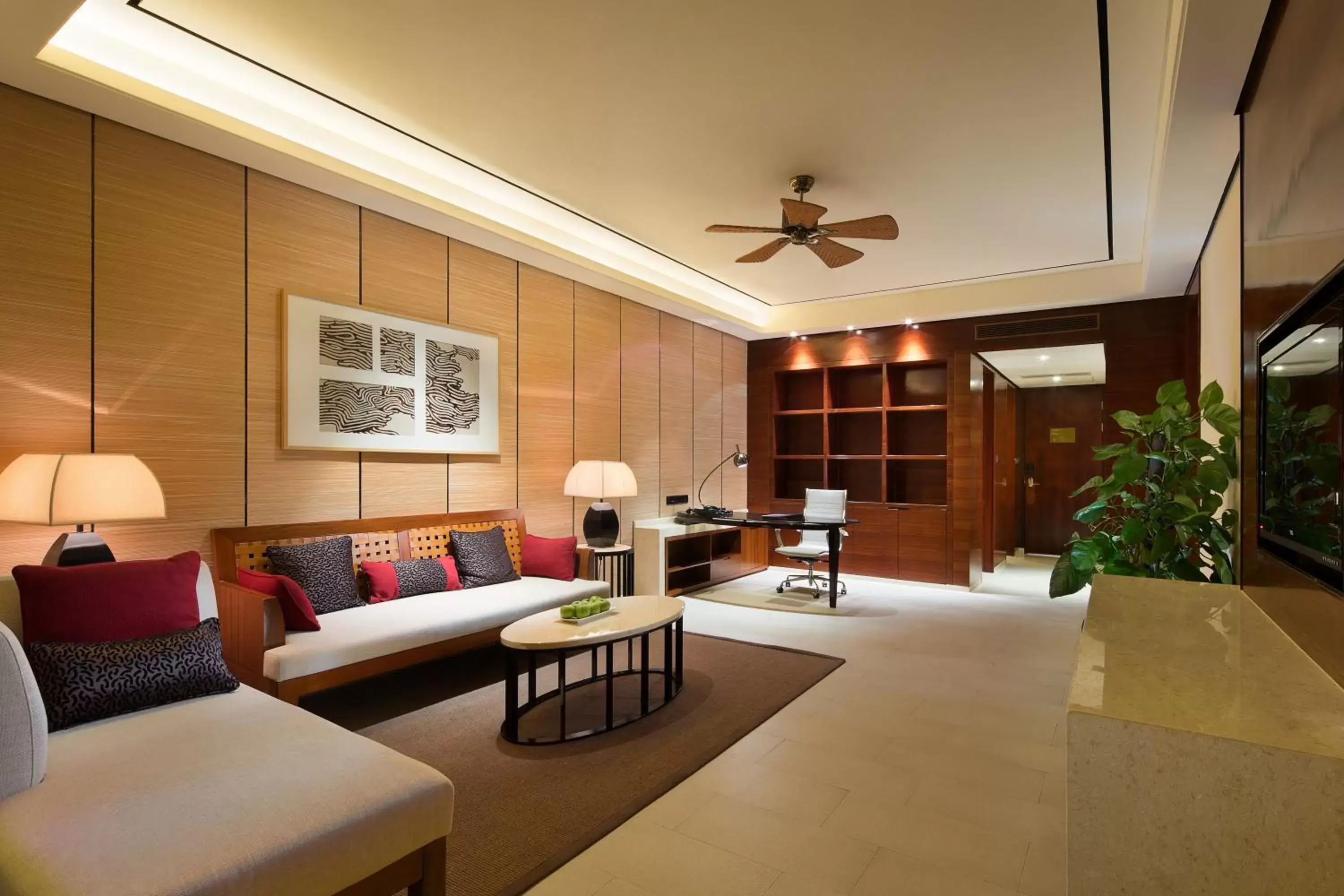 Bedroom, Lobby/Reception in Crowne Plaza Sanya City Center, an IHG Hotel