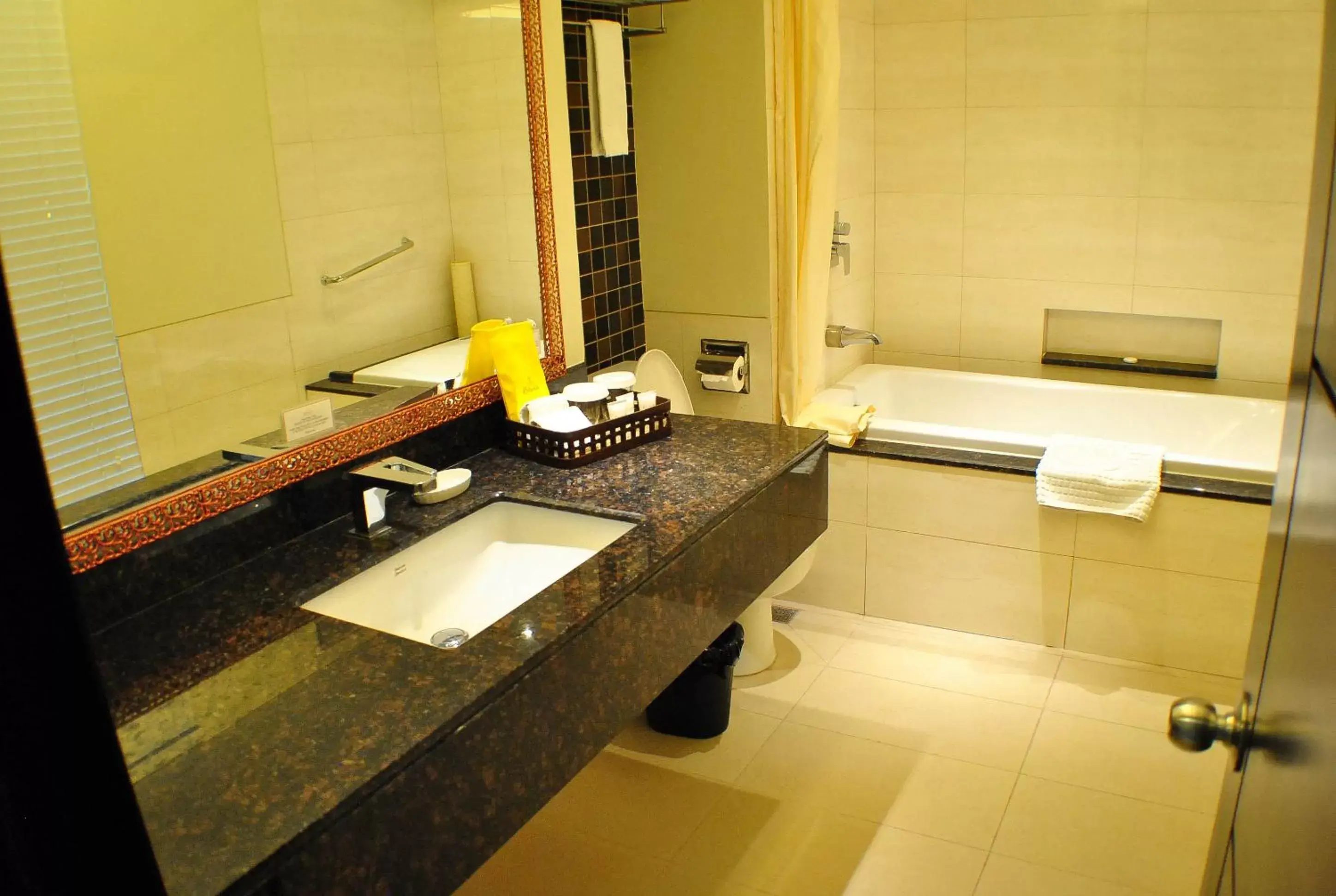 Bathroom in Hotel Elizabeth Cebu